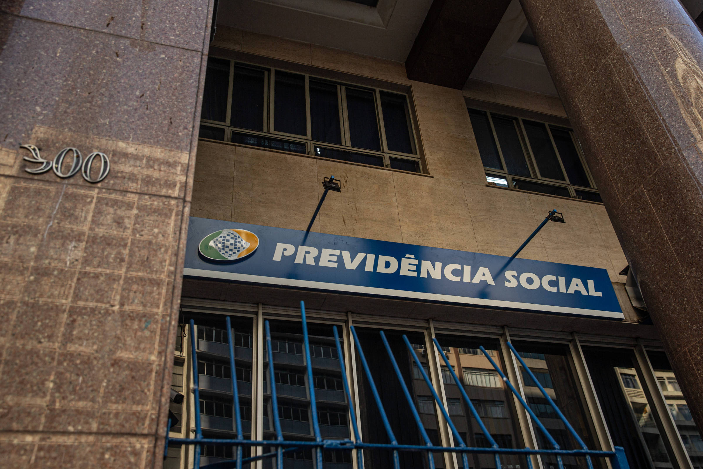 Ministério da Previdência Suspende Acesso de 167 Peritos ao Atestmed: Um Olhar Futurista