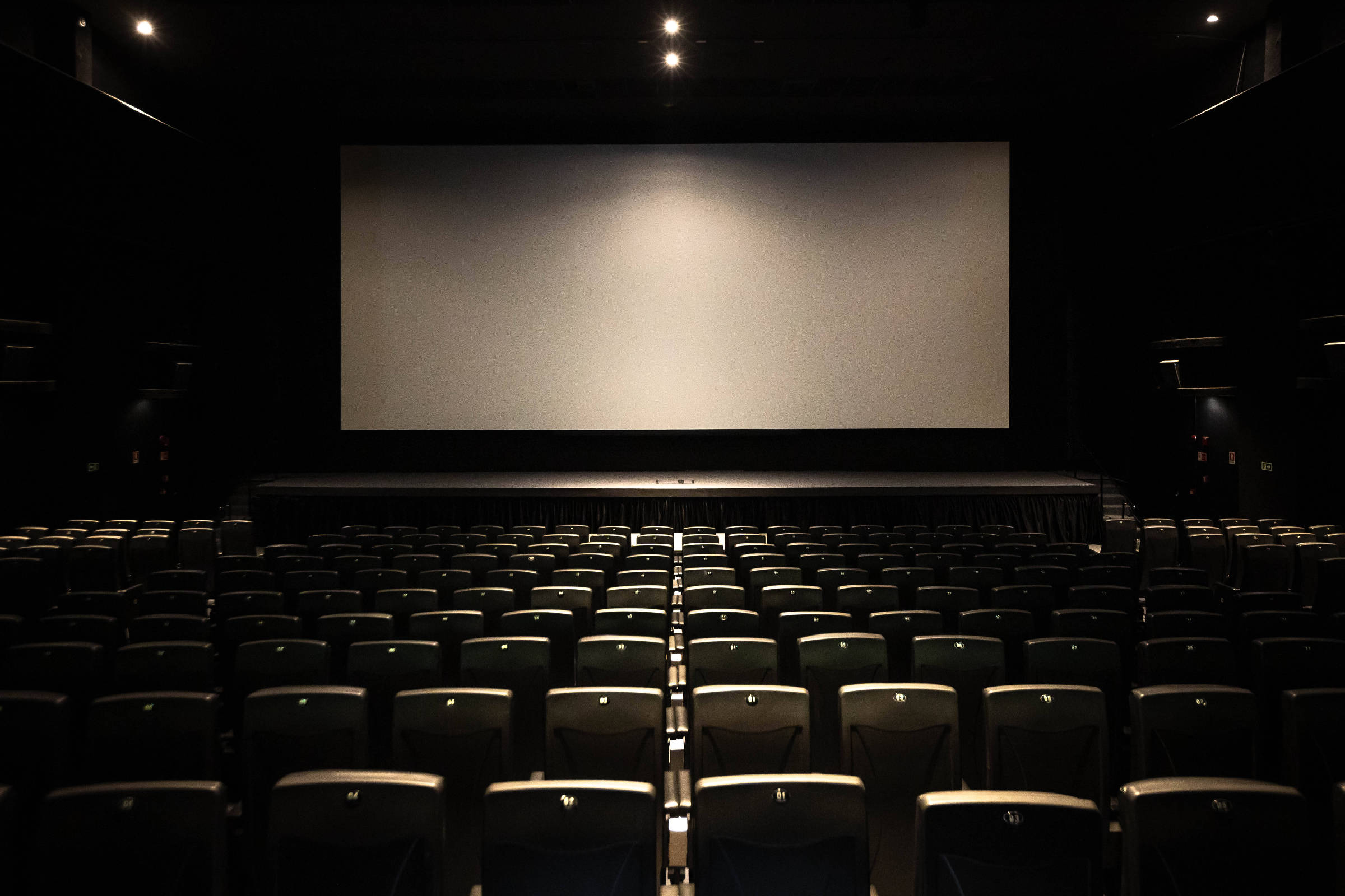 A Fusão do Século: Paramount e Warner Unem Forças em um Mercado Revolucionário