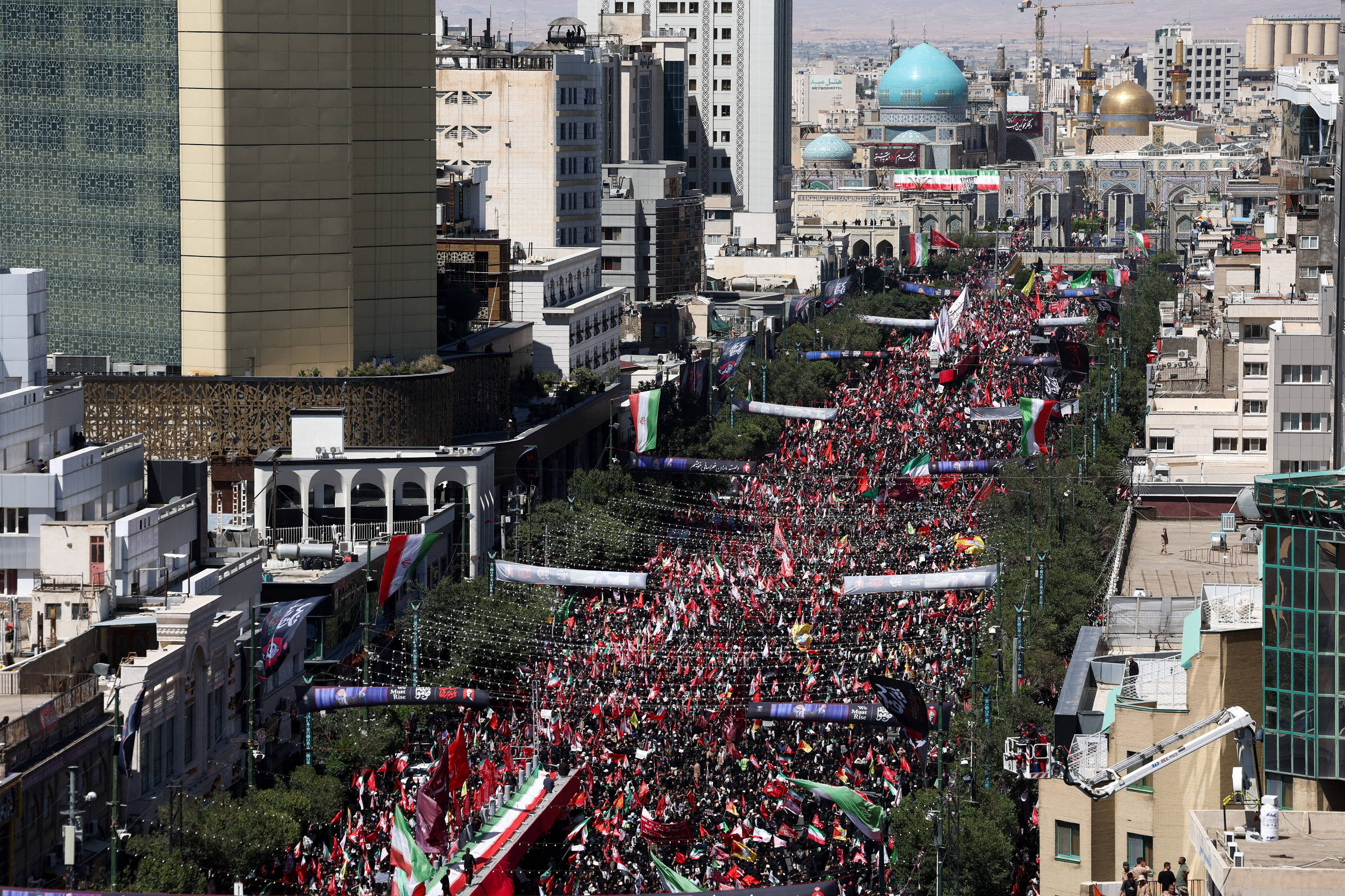 Petróleo Sobe Quase 2% em Meio a Conflitos e Enterro de Khamenei