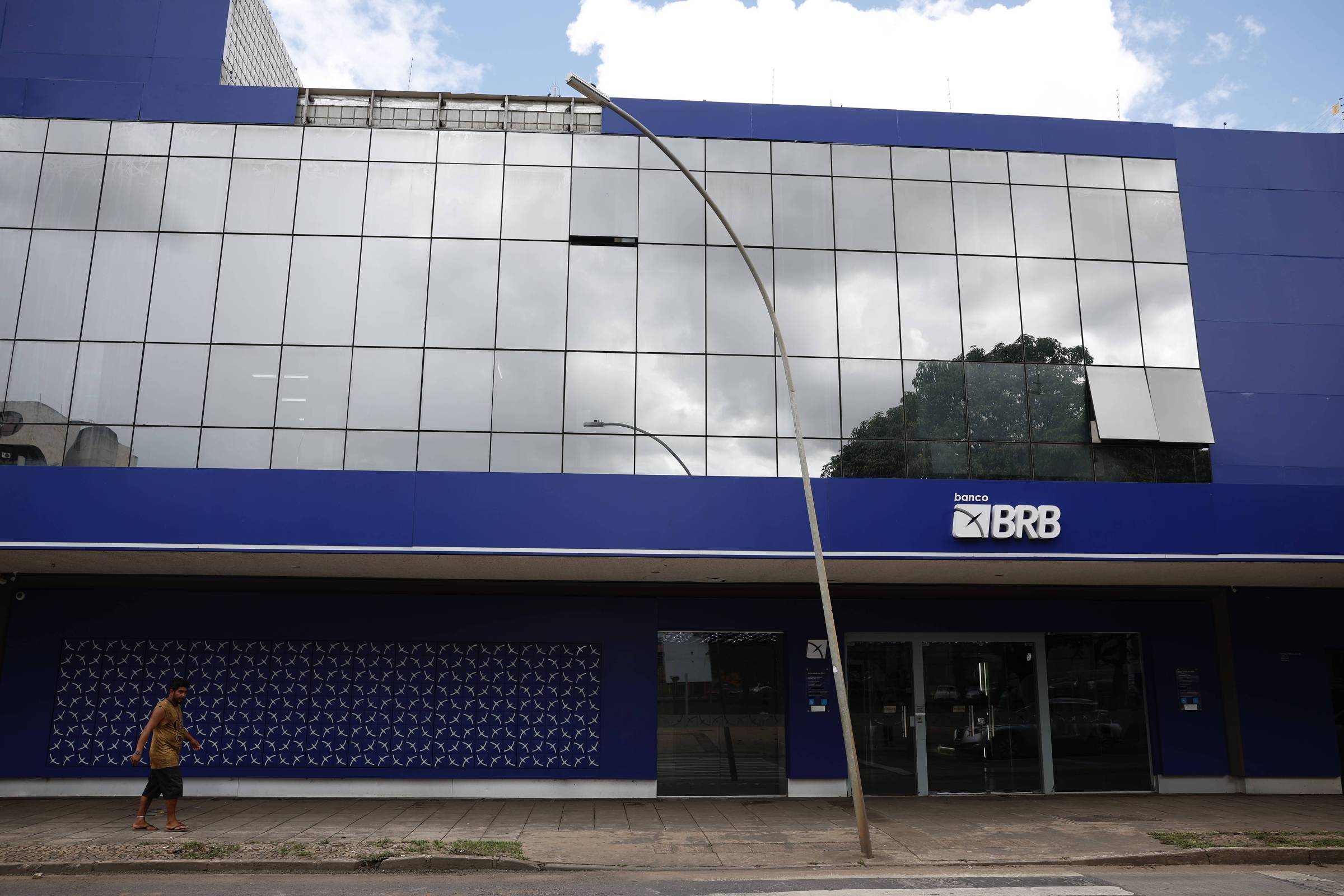 Partidos de Esquerda Reagem a Lei que Pode Salvar o BRB