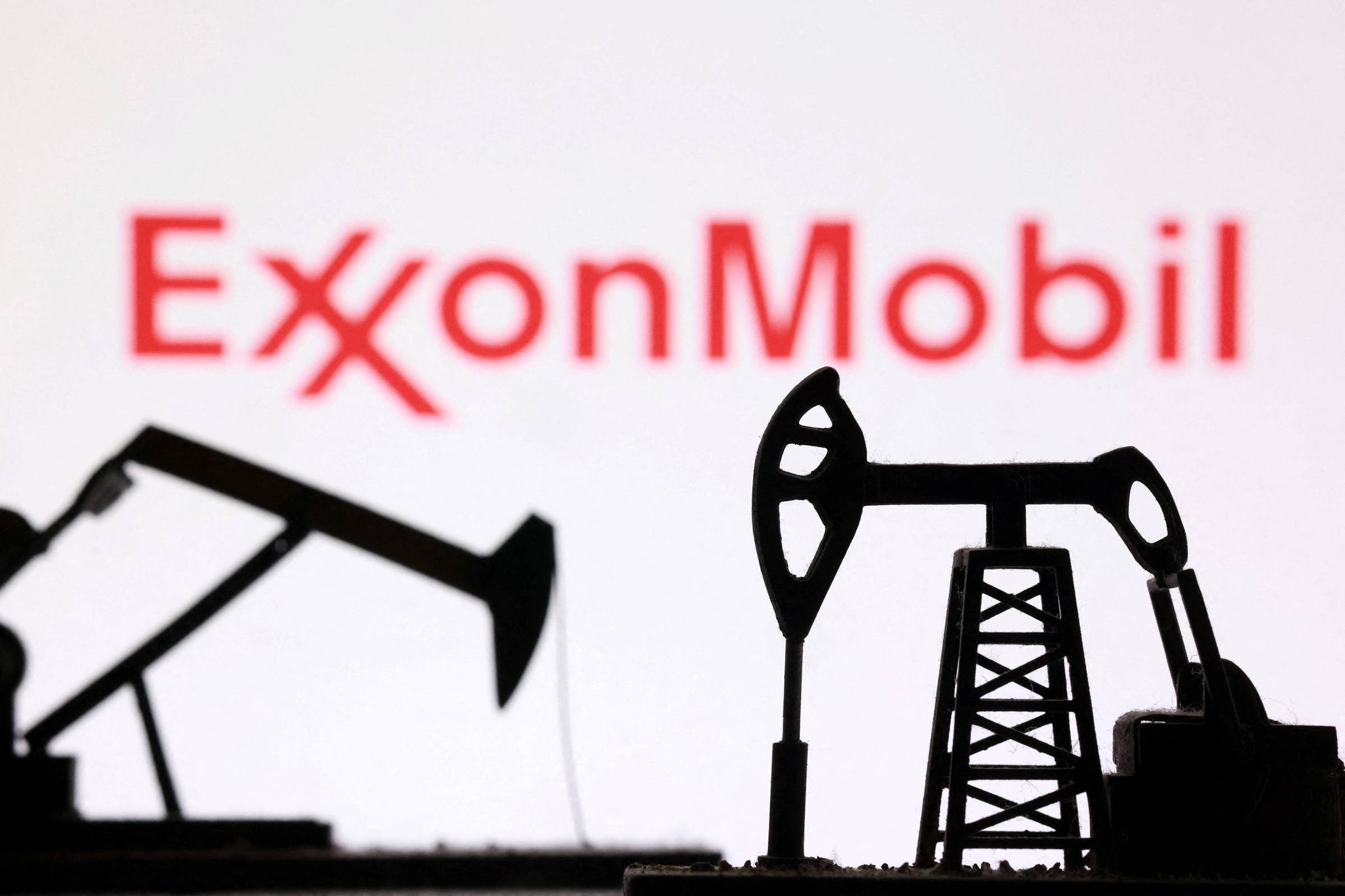 Petroleiras dos EUA devem ter lucro recorde em meio a ataques de Trump sobre 'preços abusivos'
