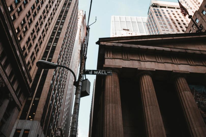 Riscos Crescentes no Mercado: O Impacto dos Investimentos em Criptomoedas e Fundos de Crédito Privados