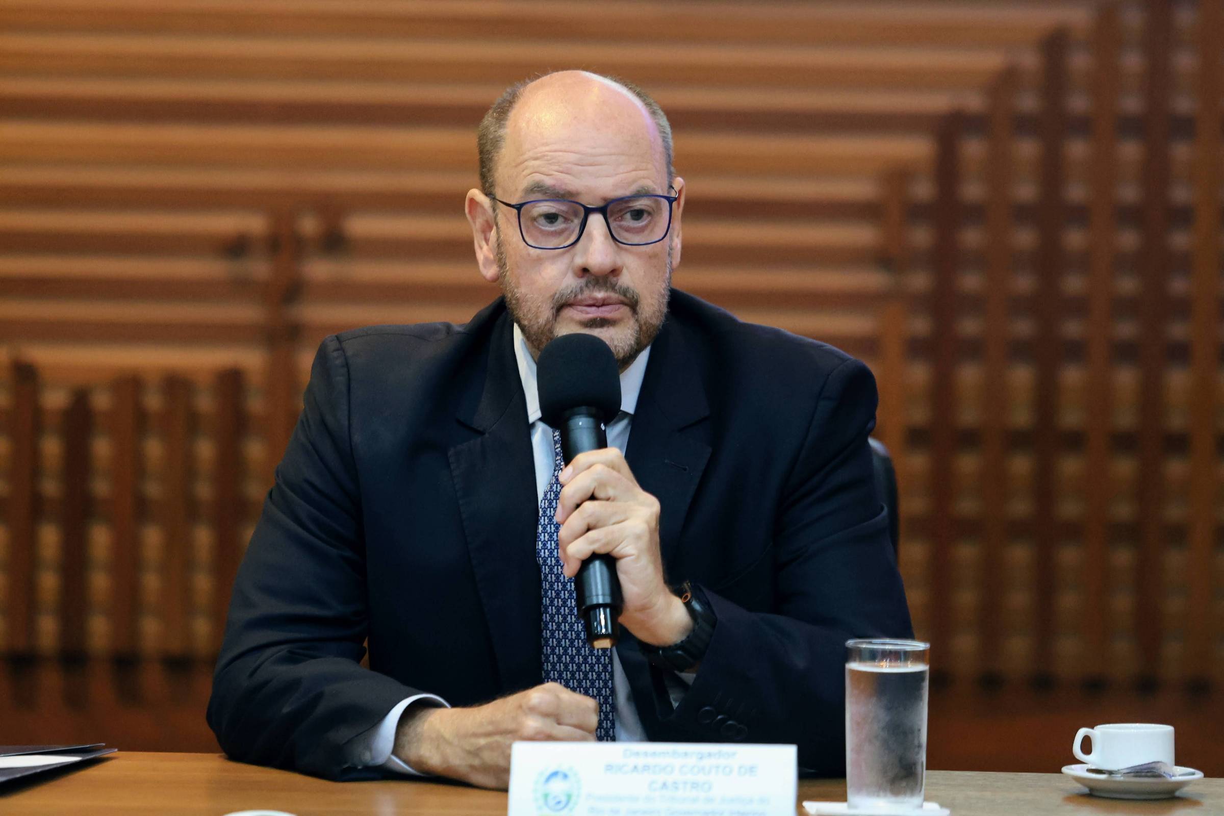Governador Interino do RJ Apresenta Nova Tese Para Sua Permanência no Cargo