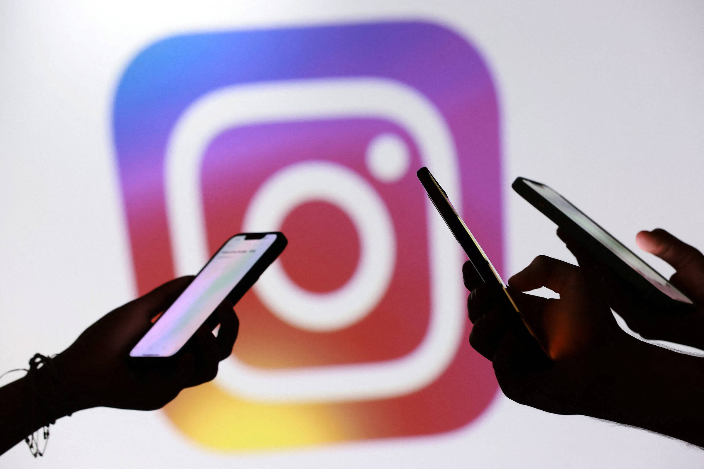 Meta Pressionada pela UE a Mudar Rolagem Infinita no Instagram e Facebook