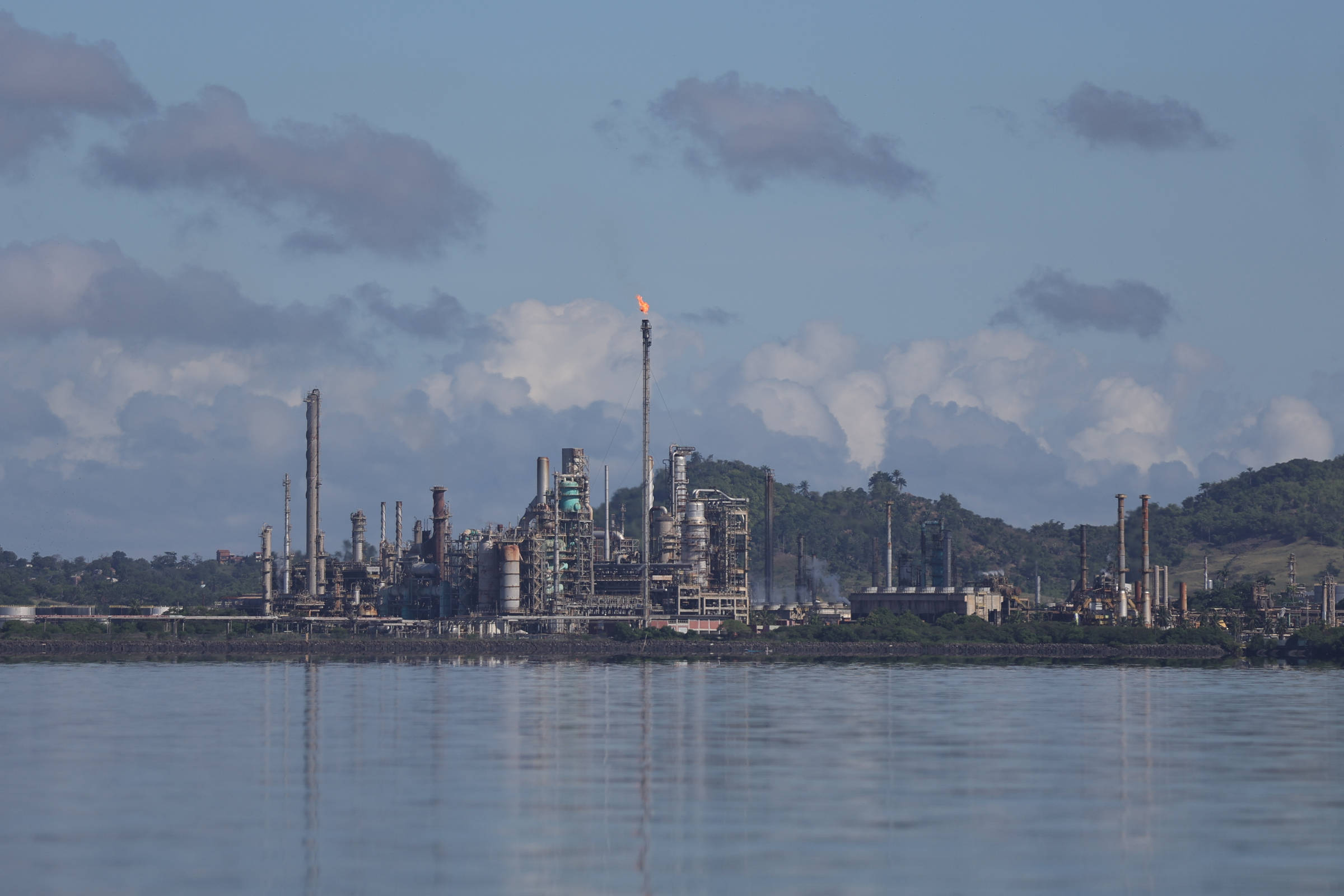 Acelen Renováveis e Bunge: Parceria Revolucionária em Combustíveis Sustentáveis na Bahia