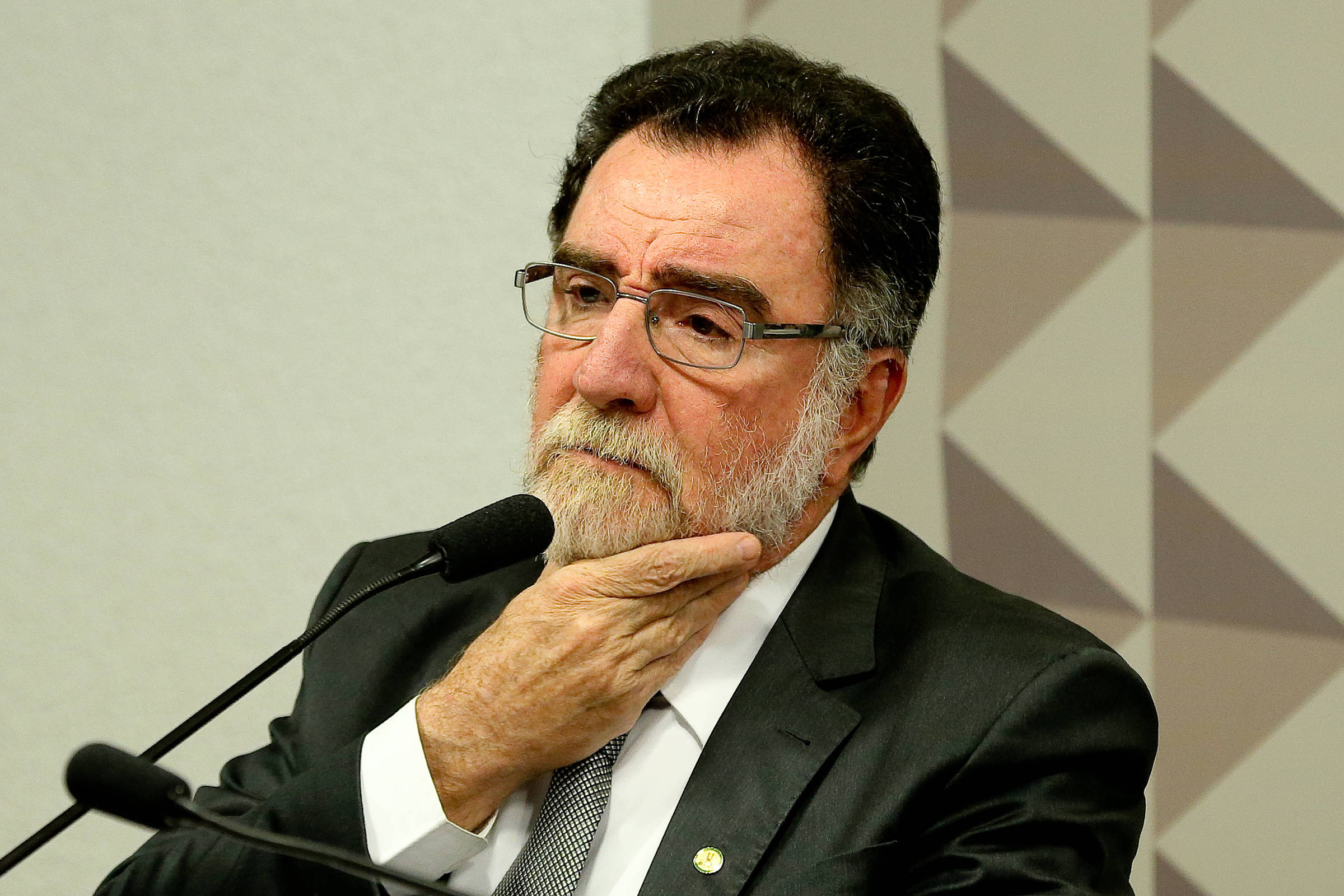 Patrus Ananias Aceita Candidatura, Mas Exige Diálogo com Lula para Governadoria de Minas Gerais