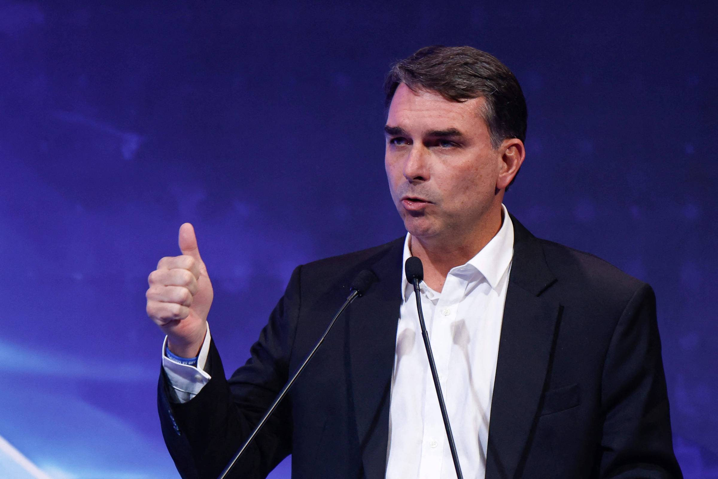 Direita em Tempestade: A Fragilidade do Bolsonarismo e o Futuro de Flávio Bolsonaro