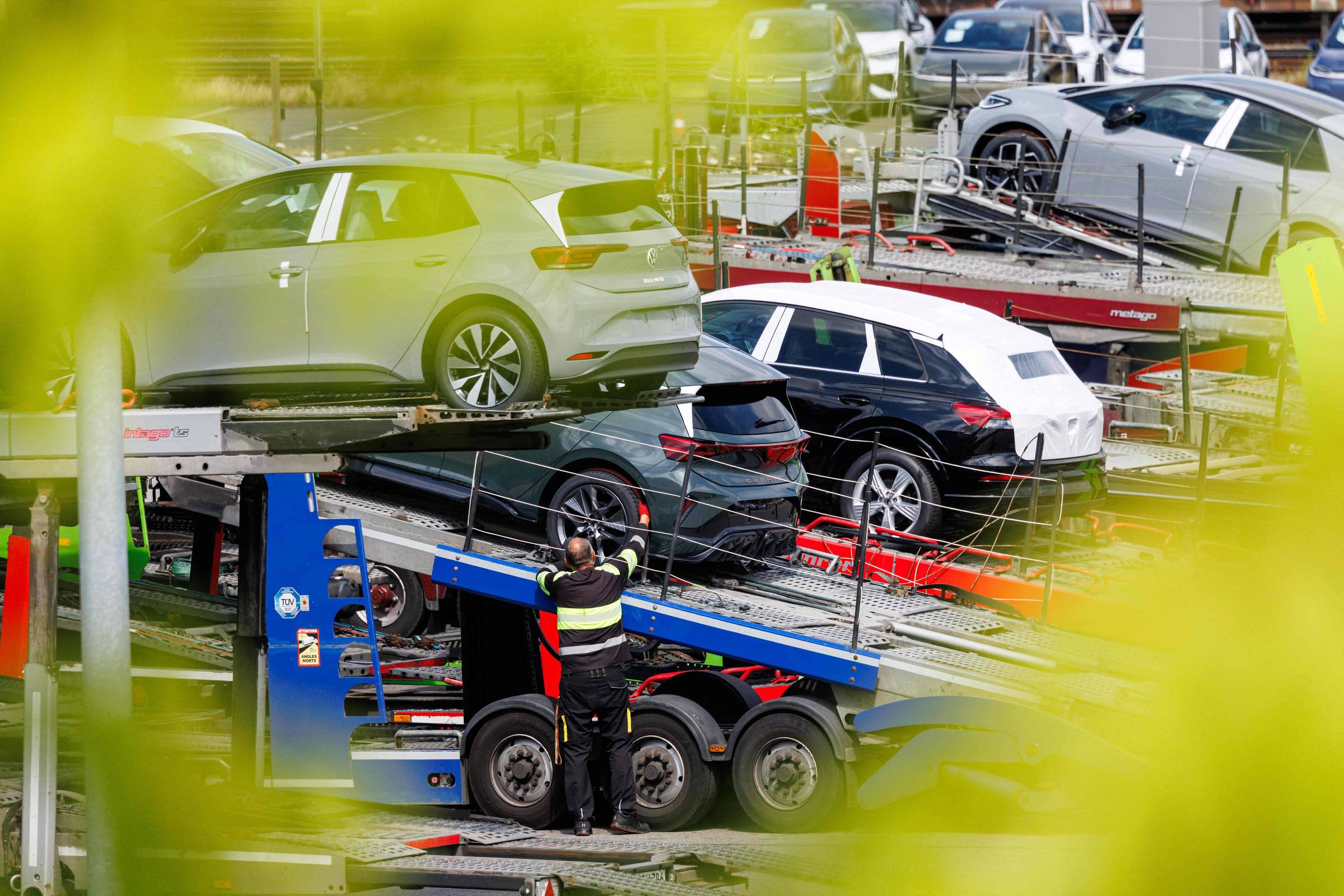 Volkswagen Planeja Cortar 100 Mil Postos de Trabalho na Alemanha: O Futuro da Montadora