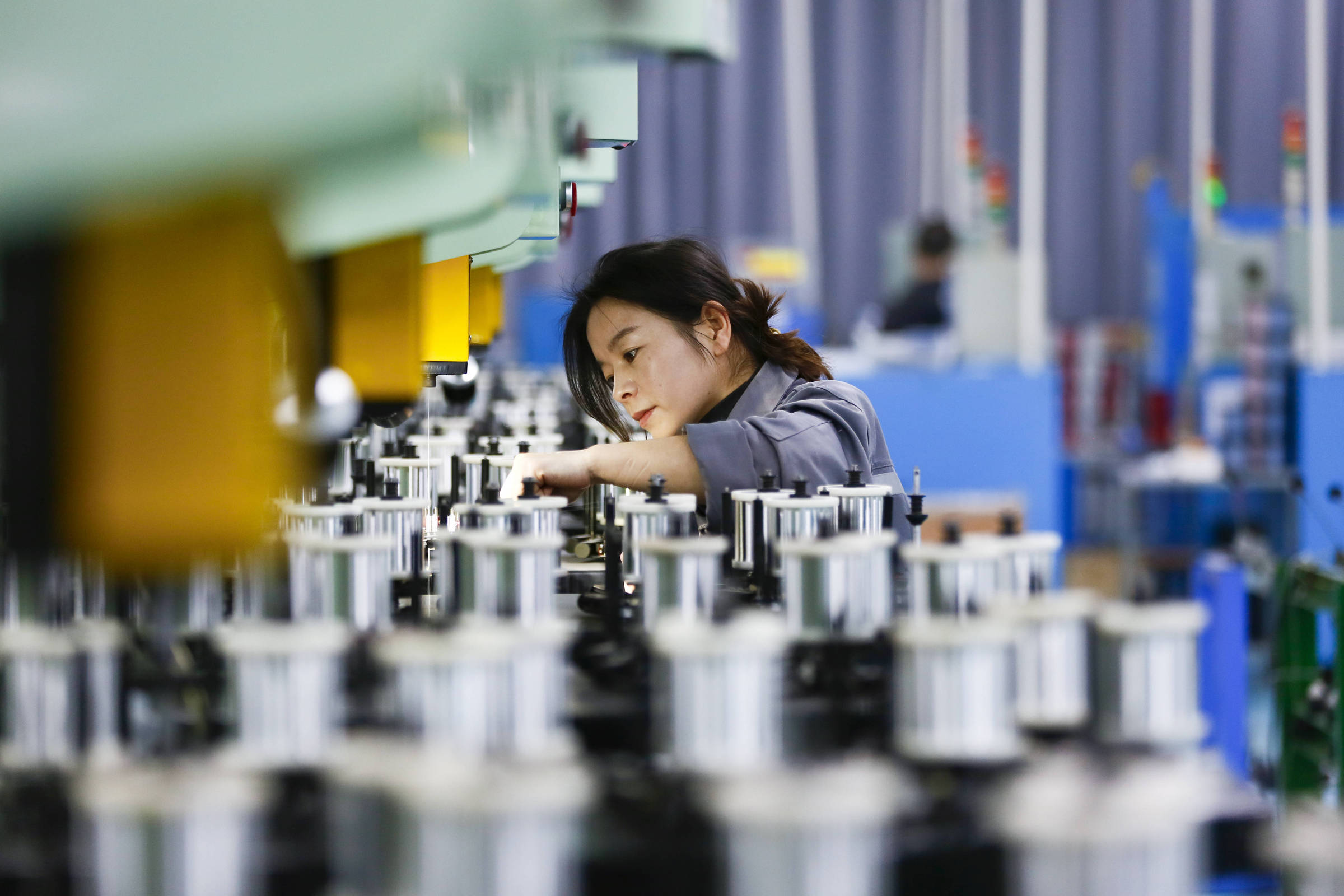 Estados Unidos e Europa Precisariam de US$ 23 Trilhões para Reduzir Dependência da China, Diz Estudo