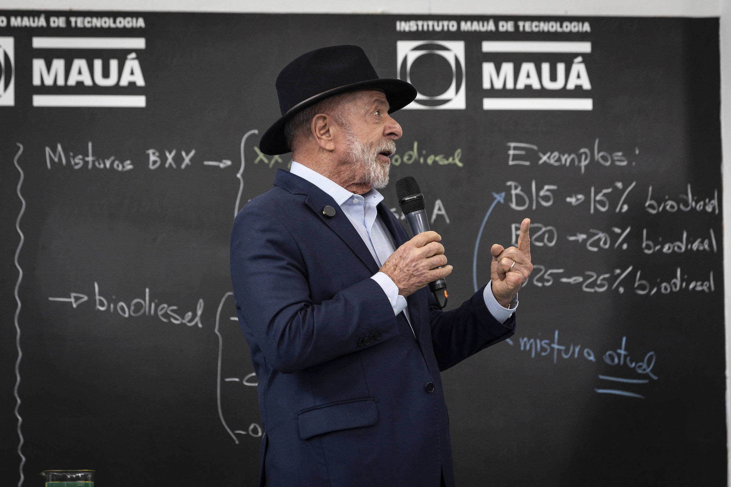 Lula Propõe Robô para a Seleção Brasileira na Busca pelo Hexa
