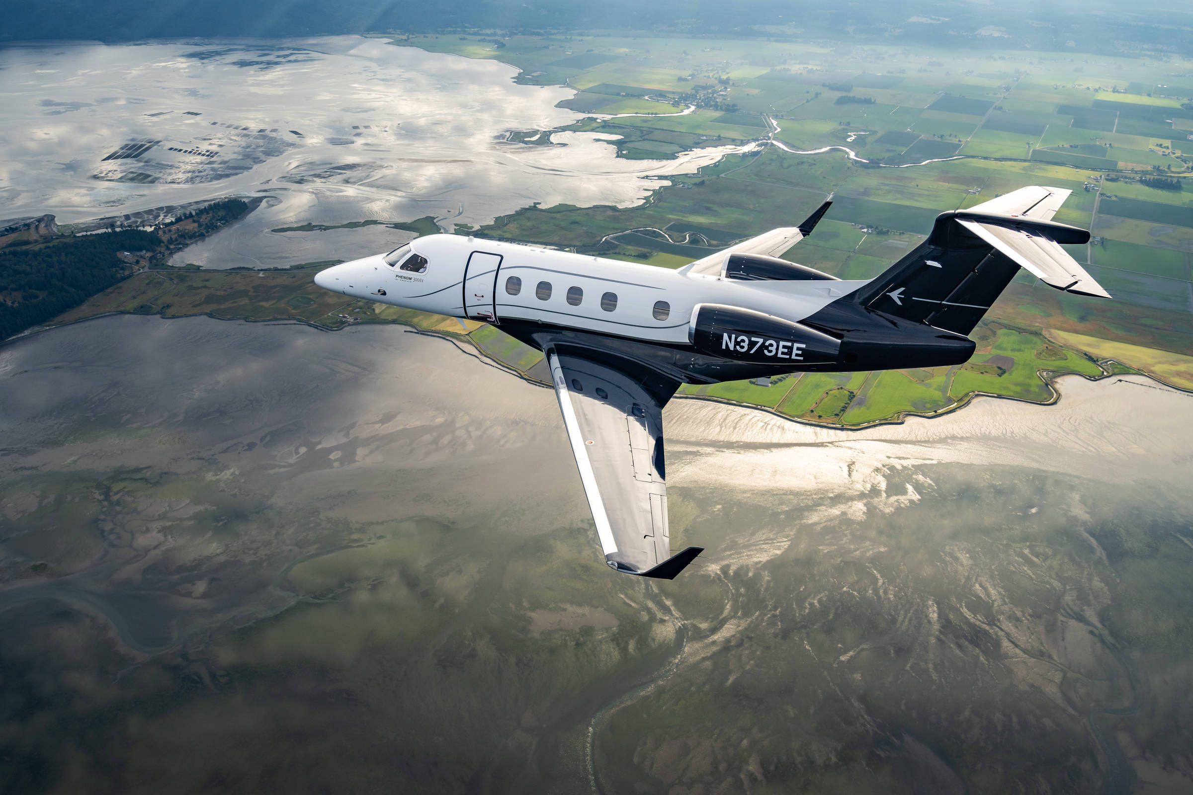 Embraer Lança o Inovador Jato Leve Phenom 300EV com Pouso Automático