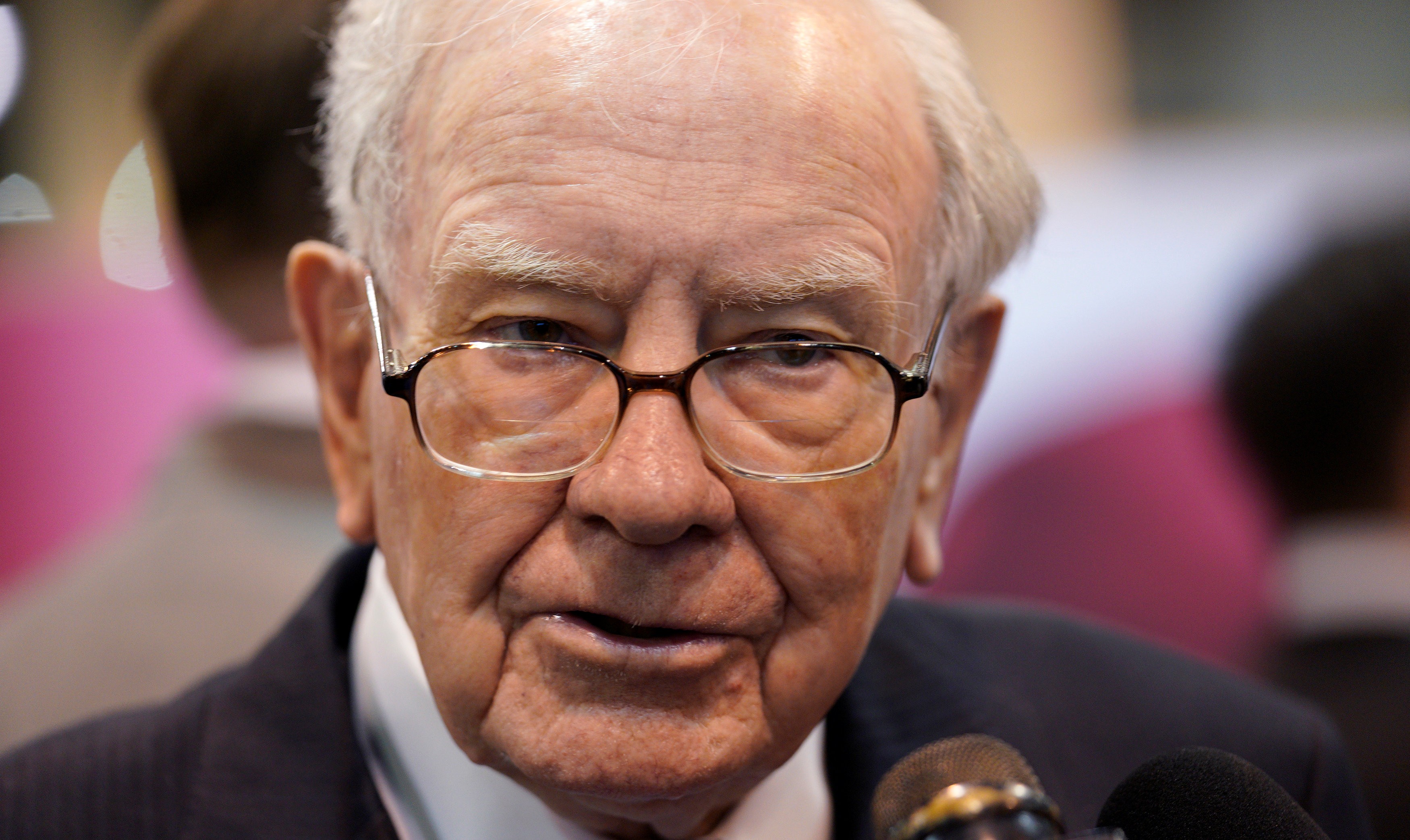 Warren Buffett Interrompe doações à Fundação Bill Gates Após Revelações Polêmicas