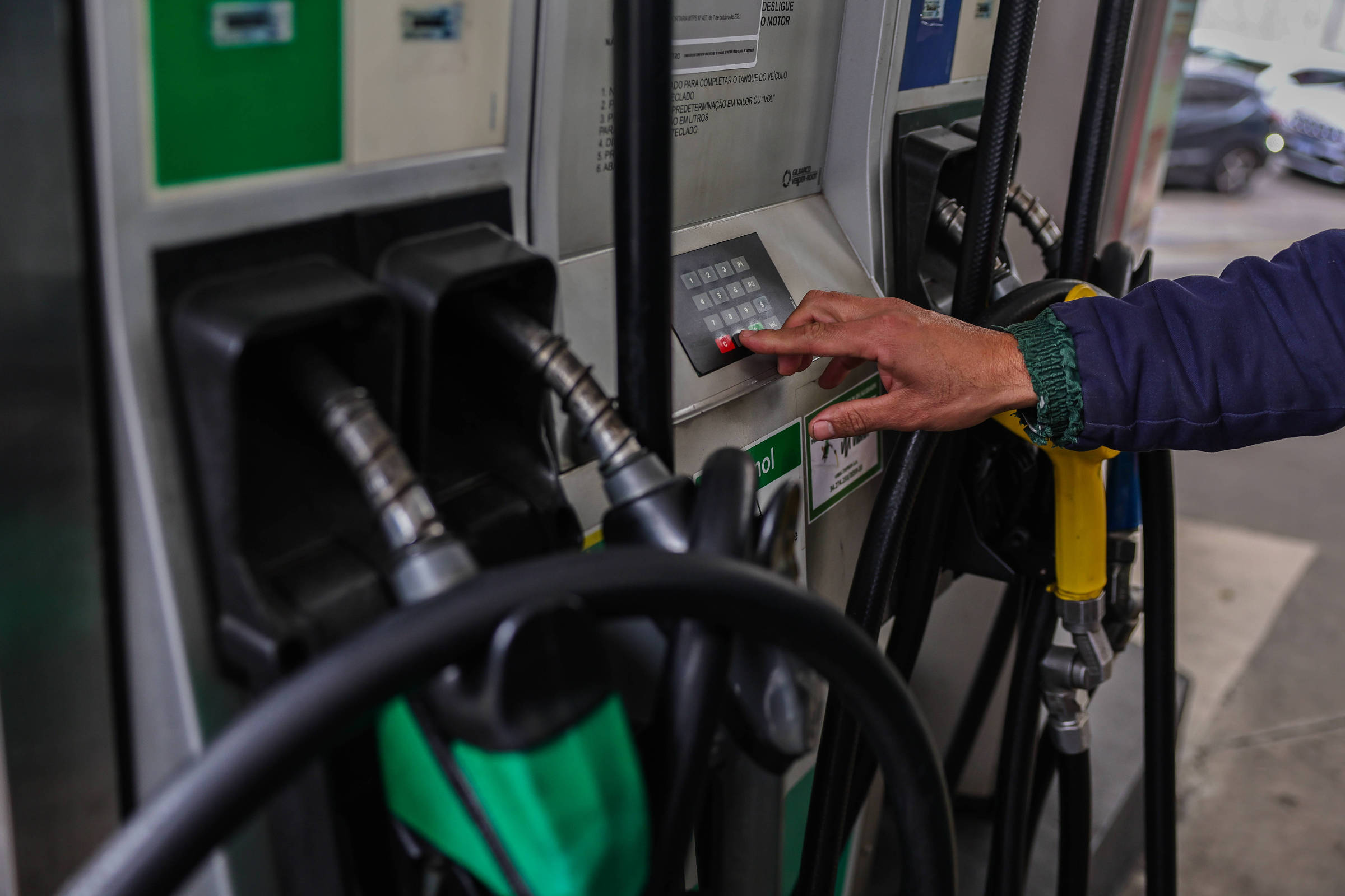Governo Brasileiro Aumenta Mistura de Etanol na Gasolina para Combater Crise do Petróleo