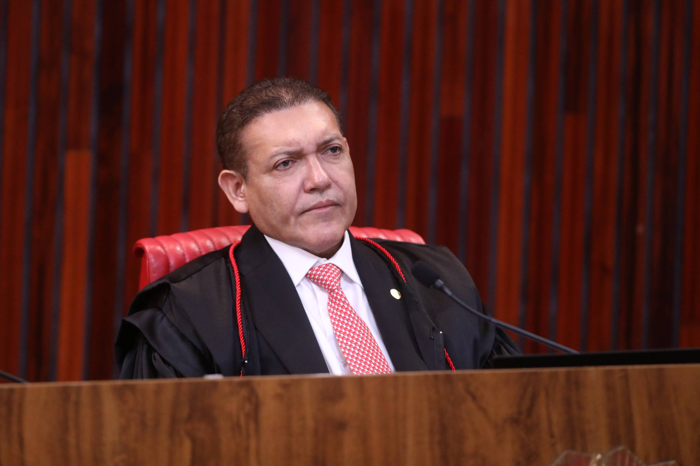 Kassio Propõe Selo de Acurácia para Institutos de Pesquisa Eleitoral: Controvérsias e Desafios
