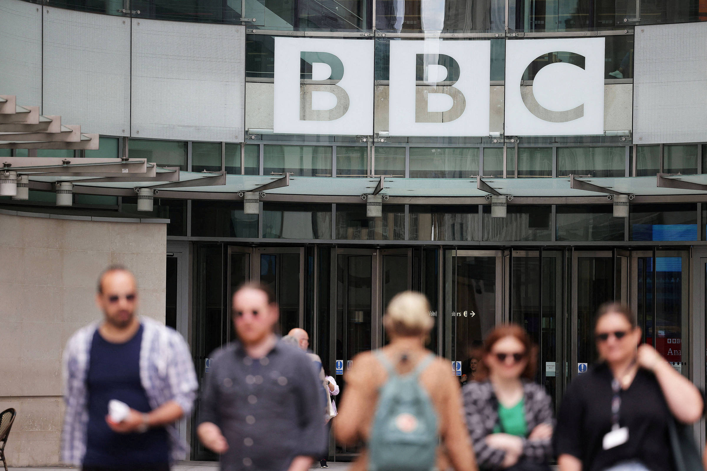 BBC Enfrenta Desafios no Modelo de Financiamento e Busca Sustentabilidade