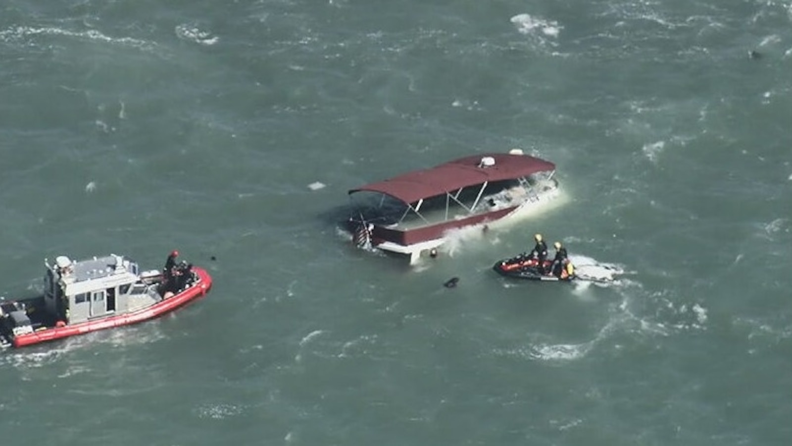 Tragédia em Alto Mar: Barco Afunda Próximo à Ilha de Alcatraz