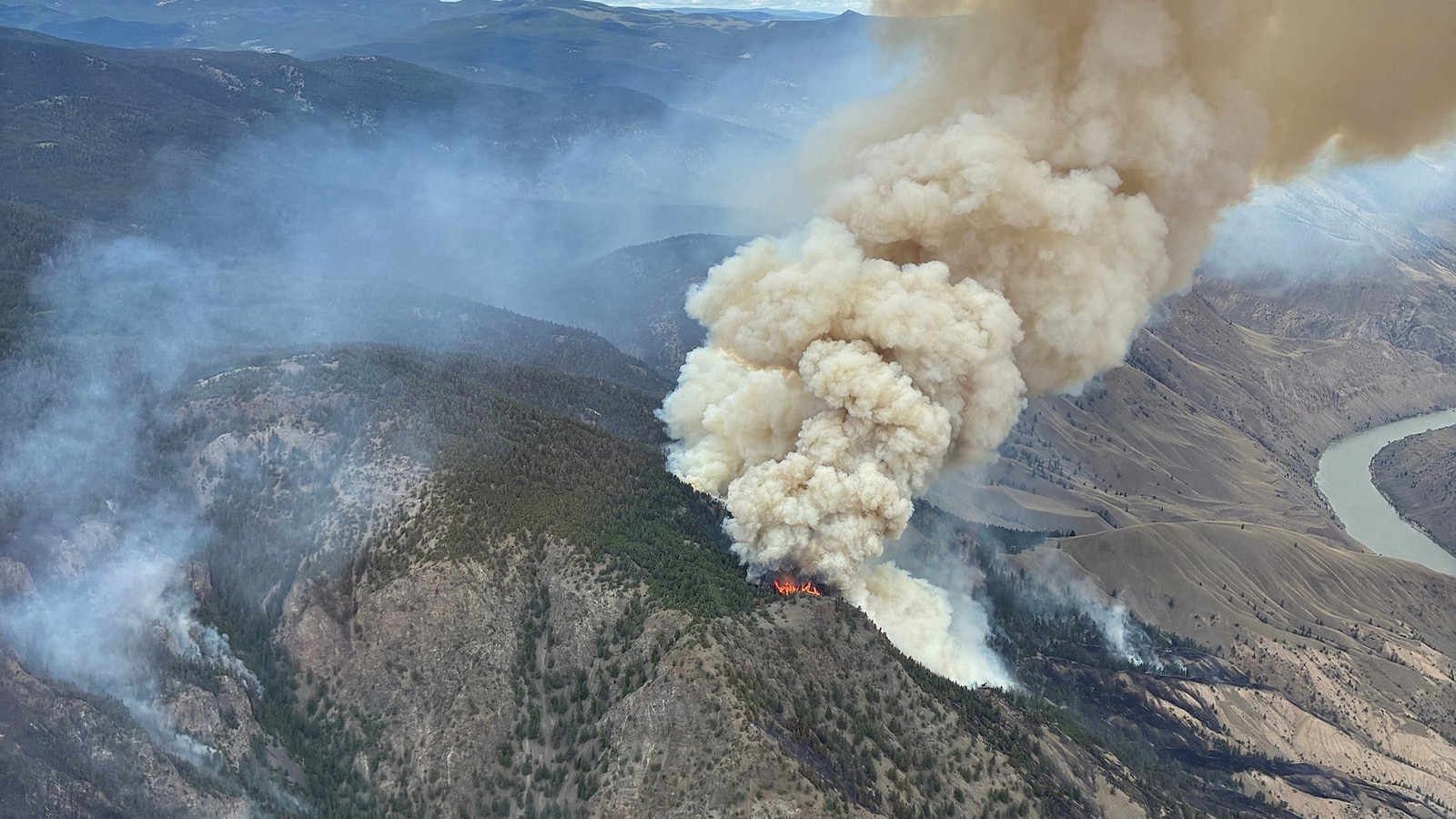 Fumaça de incêndios florestais canadenses atinge os EUA, se espalhando dos Grandes Lagos à Nova Inglaterra