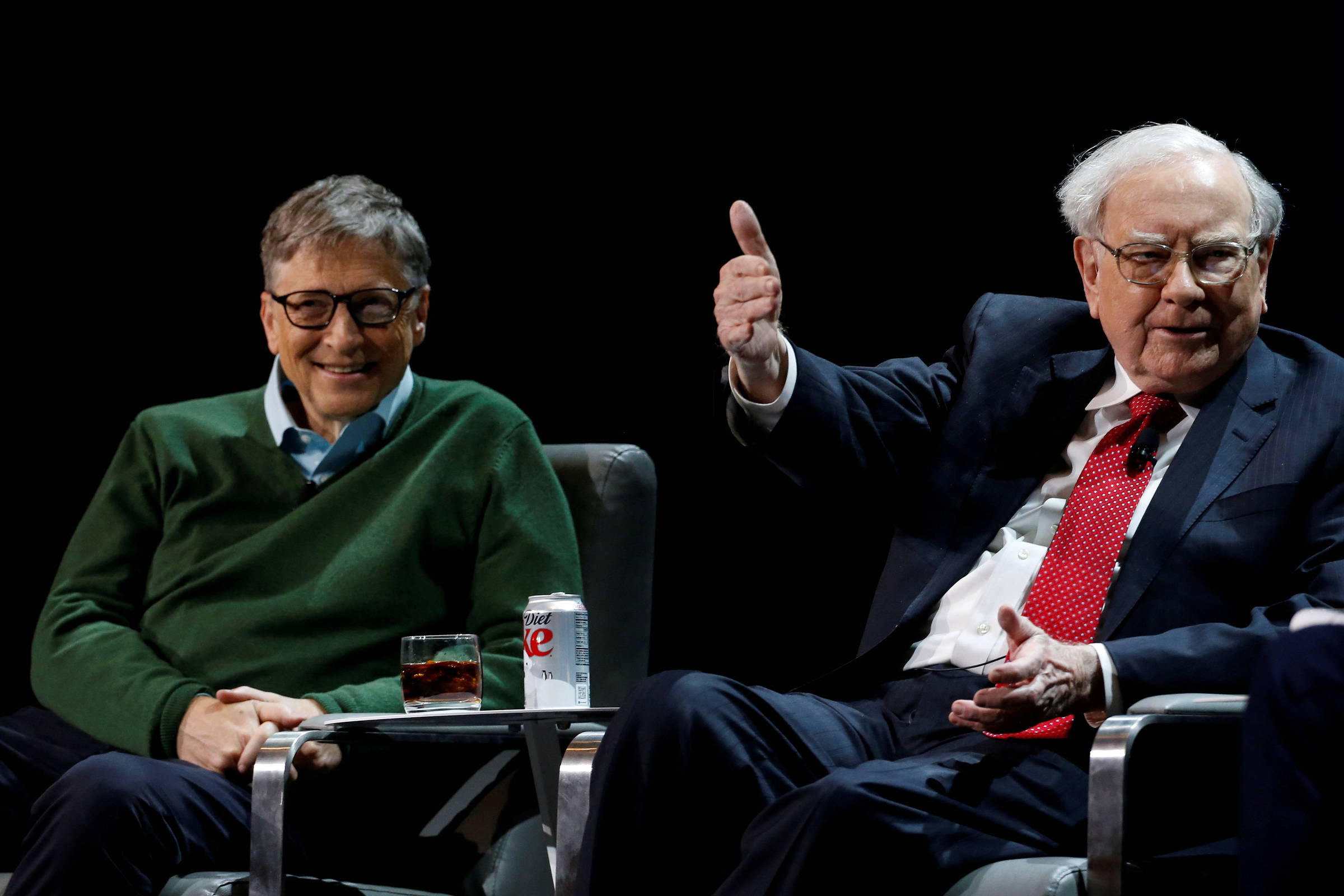Warren Buffett Exclui Fundação Gates de Doação Anual Bilionária da Berkshire