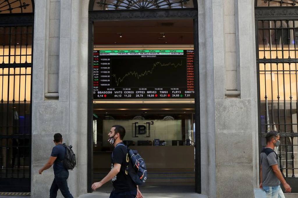 Dólar Abre em Leve Alta em Meio a Incertezas Econômicas