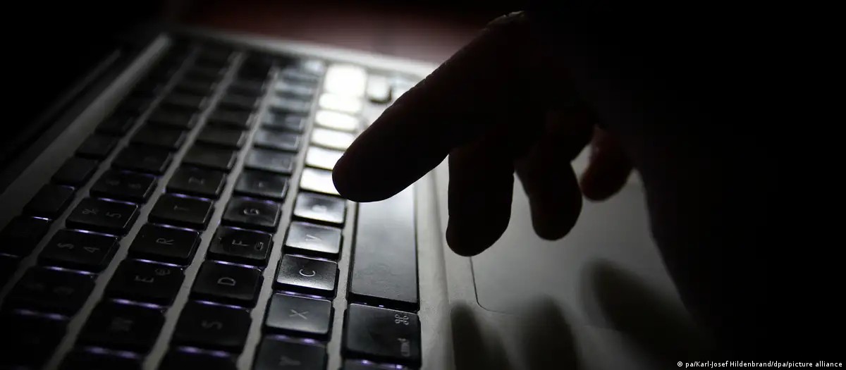 Pizza, pirulito e emojis: como símbolos comuns podem ser usados por aliciadores de crianças na internet