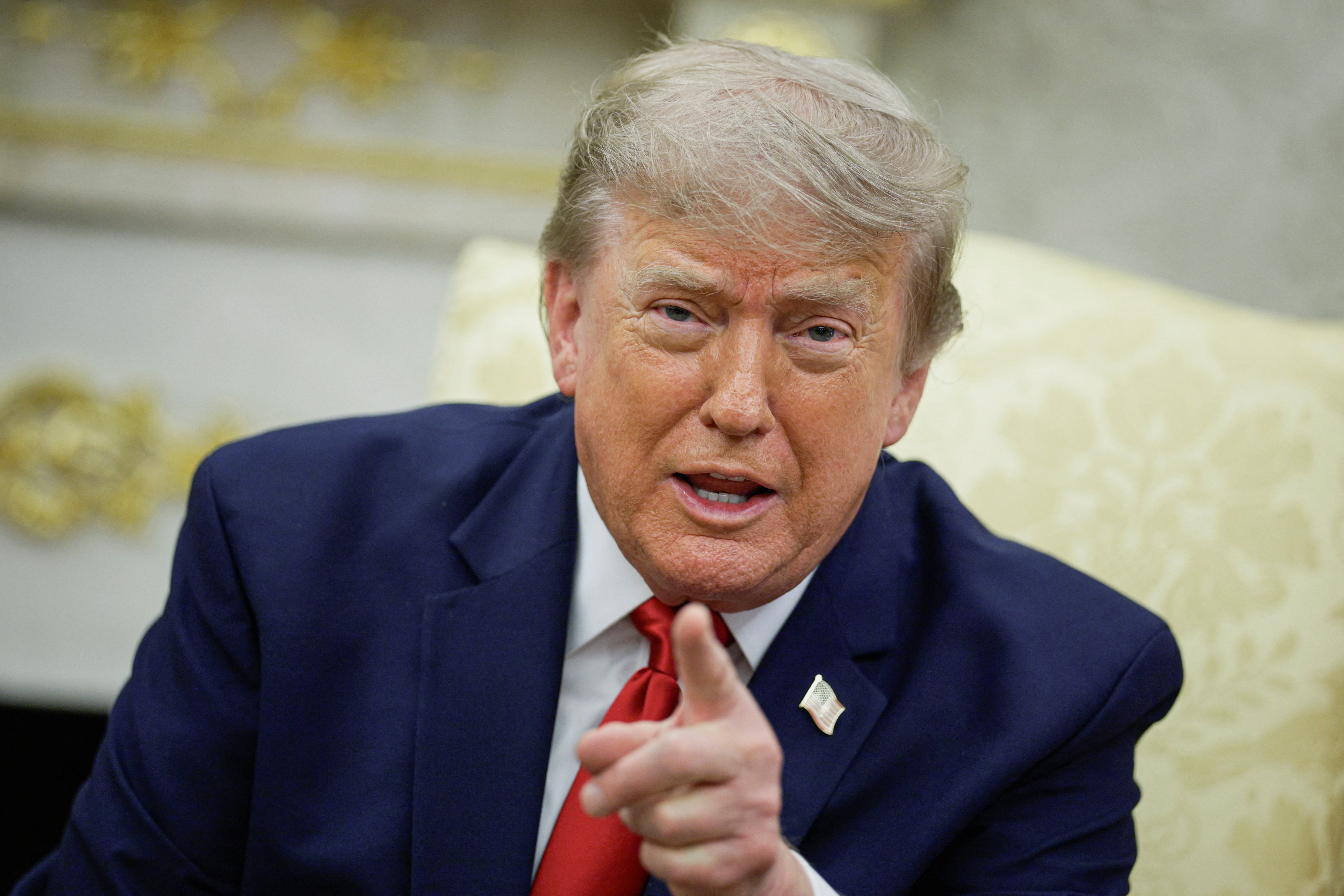 Trump Critica Veto a Data Centers em Nova York e Preocupa-se com a Corrida da IA