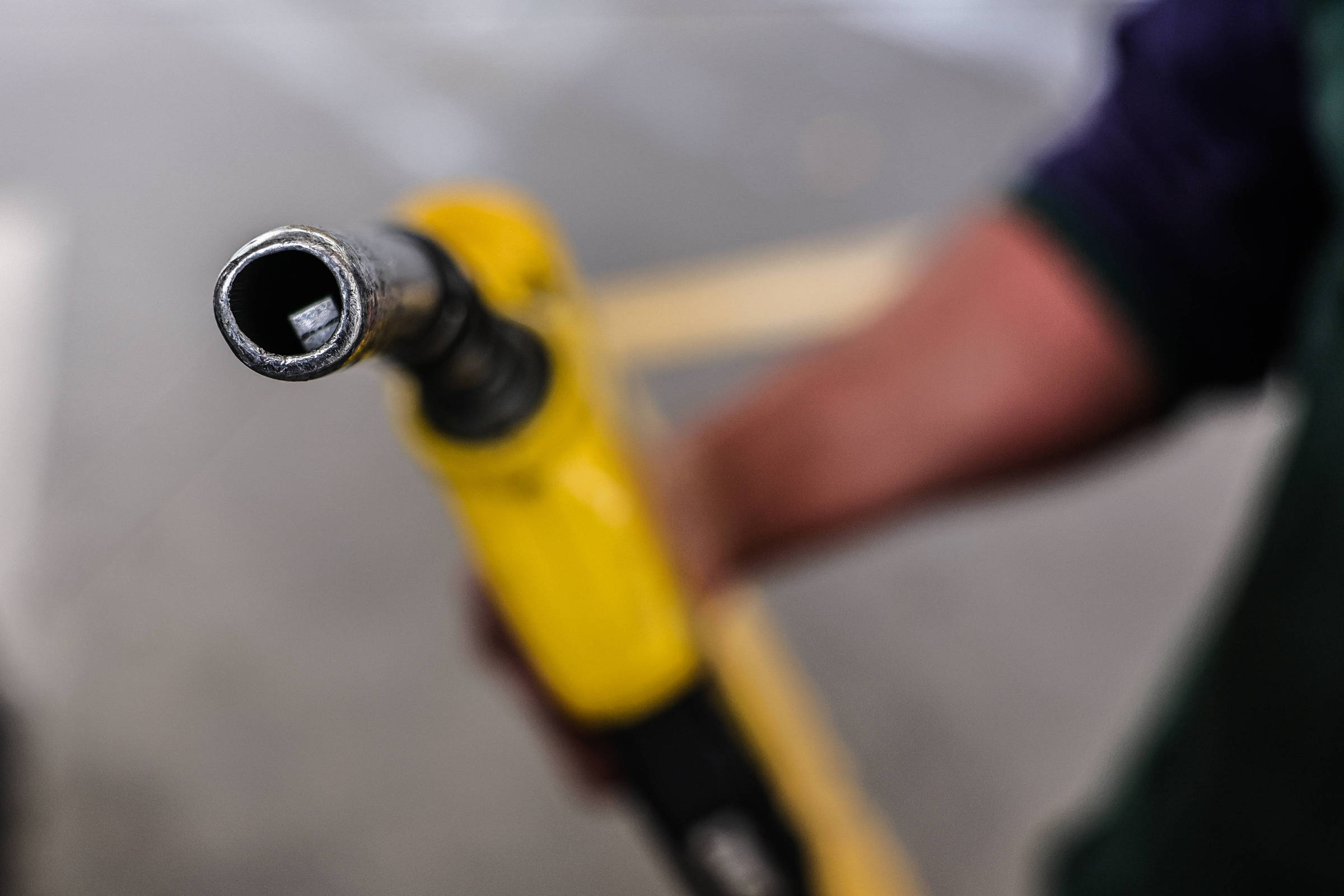 Sumiço de Diesel Russo e Retomada da Guerra no Irã: O Futuro dos Preços de Combustíveis no Brasil