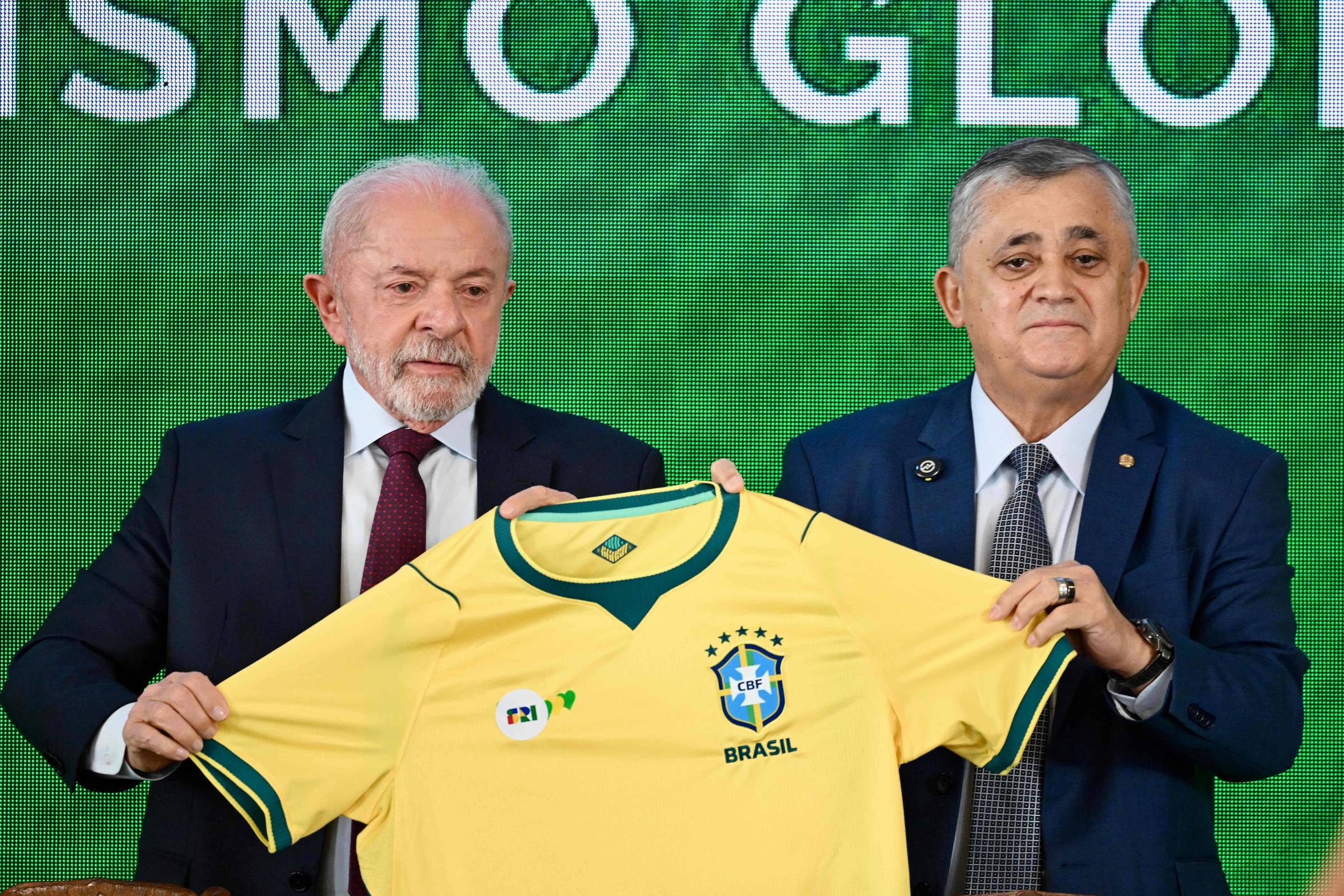 Flávio Bolsonaro em Foco: Desespero, Lobismo e Polêmicas Eleitorais
