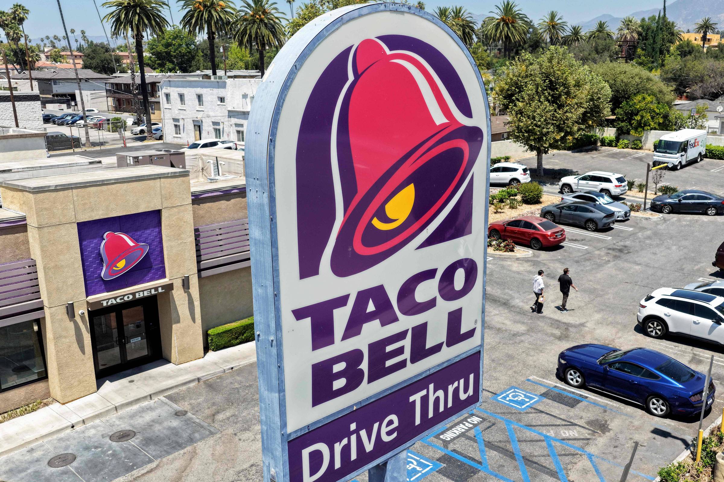 Ciclo da Incerteza: A Queda das Ações da Yum Brands e o Impacto do Surto de Ciclosporíase nos EUA