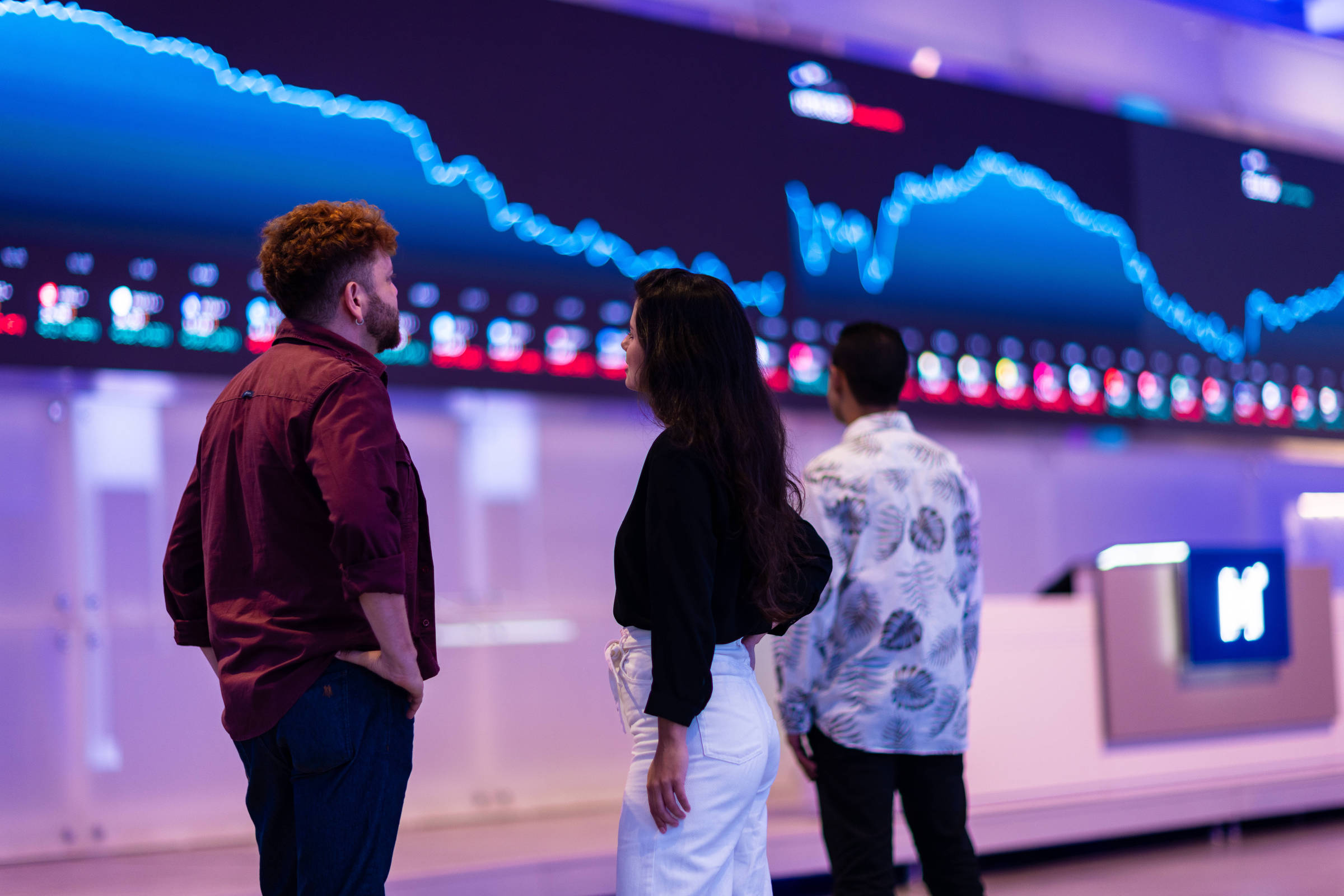 Dólar Abre em Alta com Novas Tarifas e Queda nas Ações de Tecnologia