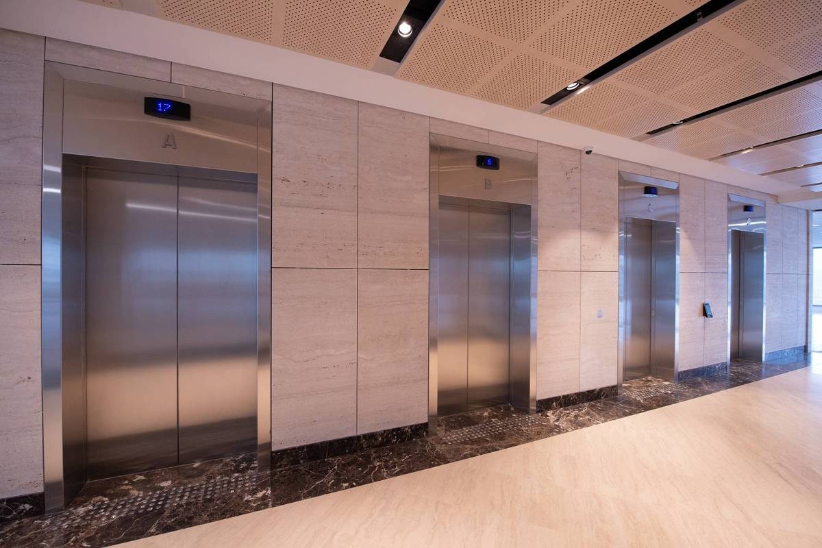 Elevadores: O Novo Gargalo da Construção Civil e a Busca por Soluções Futuras