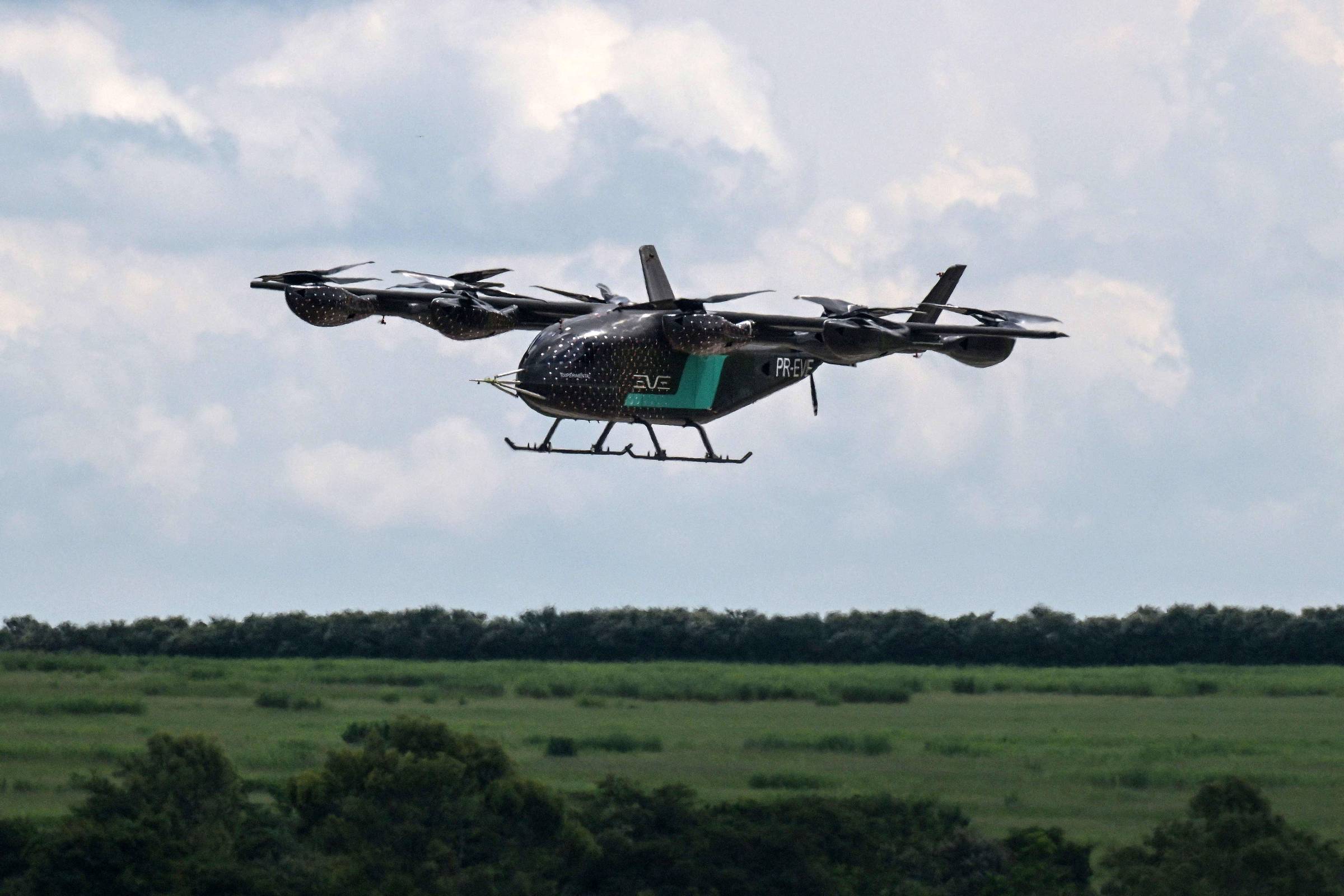 Eve, da Embraer, anuncia venda de até 46 'carros voadores'