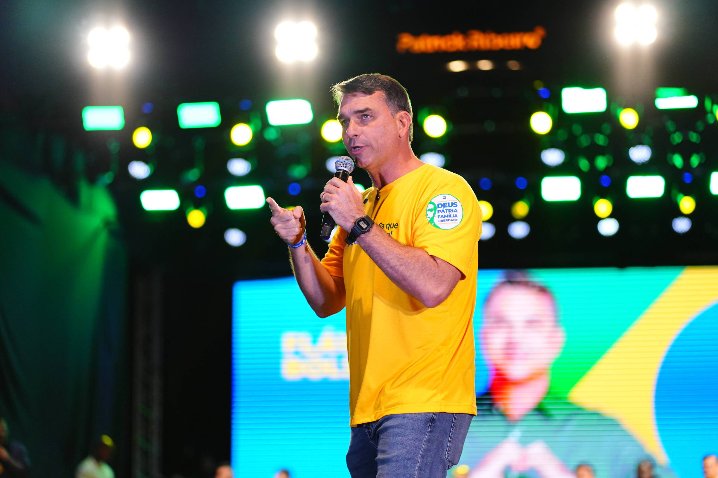 Flávio Bolsonaro Elege Desafios e Estratégias na Questão da Vice na Convenção