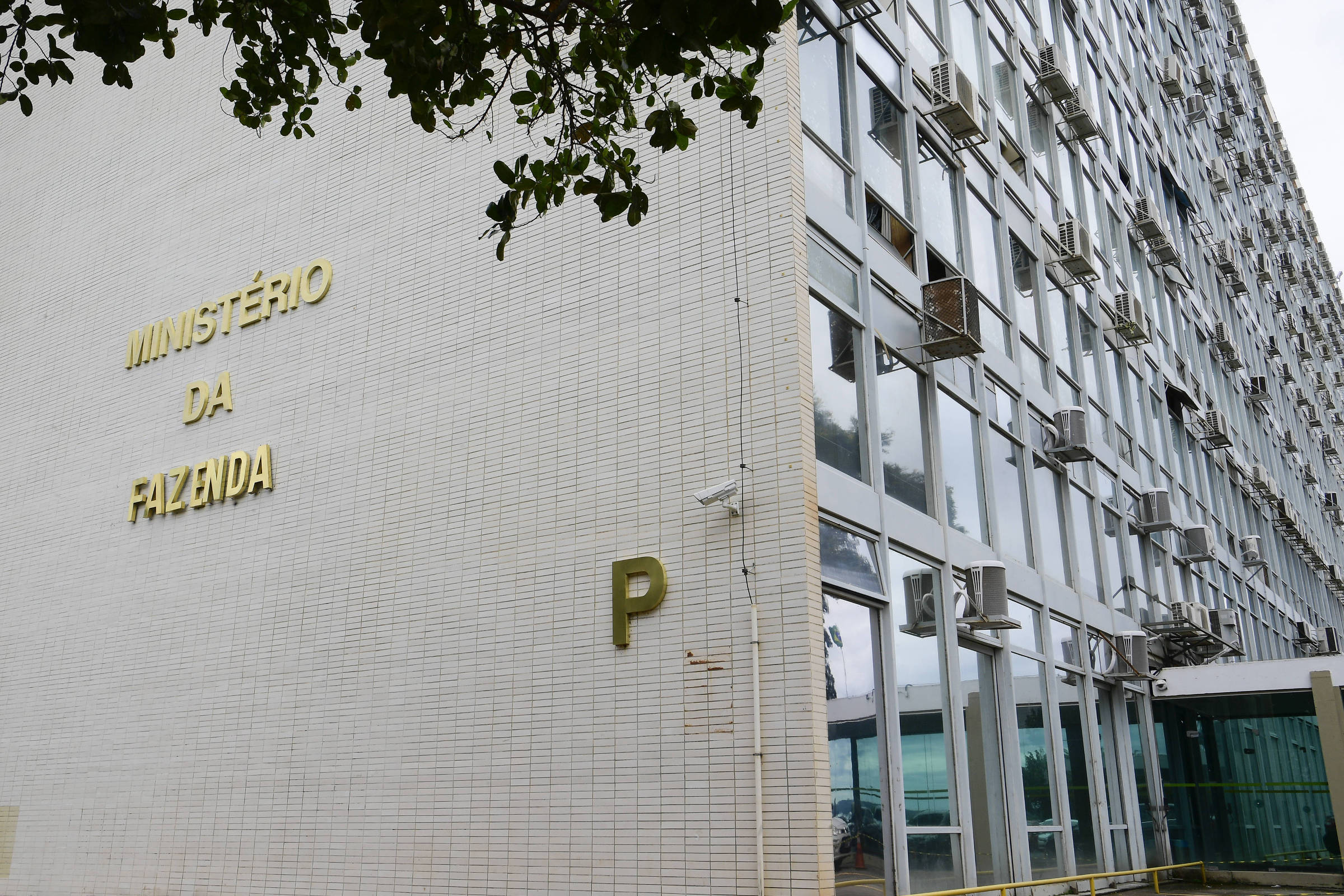 Dívidas com Agências Reguladoras Disparam: O Futuro da Negociação e Arrecadação no Brasil