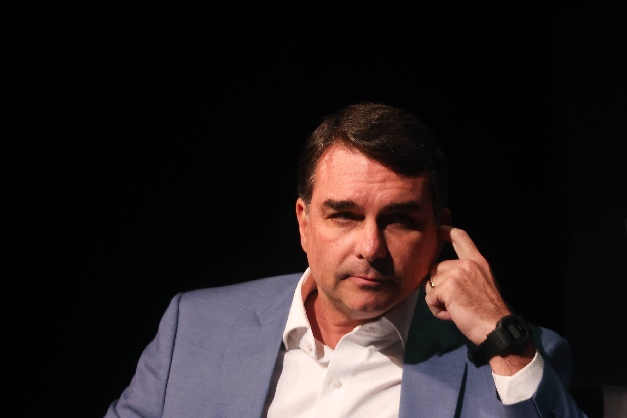Flávio Bolsonaro Enfrenta Dificuldades para Conquistar Apoios no Centrão