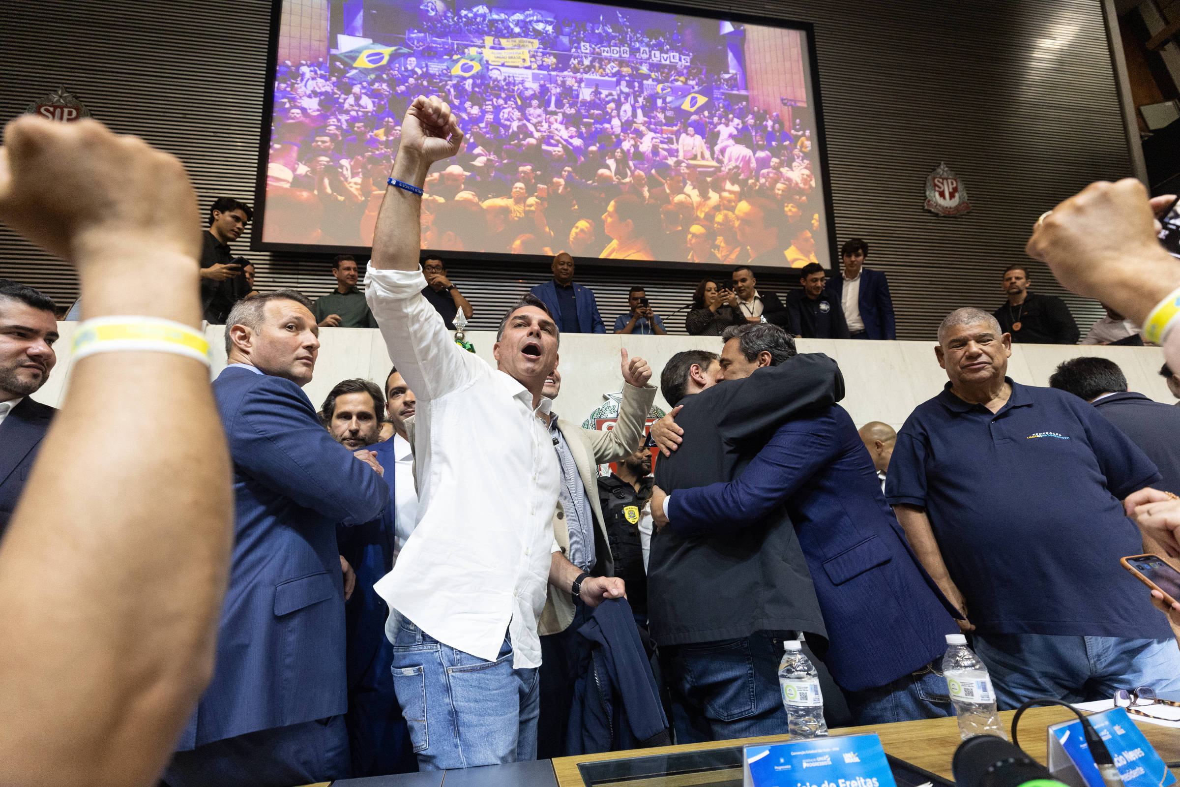 Flávio Bolsonaro Tenta Aliança Estratégica com Ciro Nogueira para as Eleições de 2024