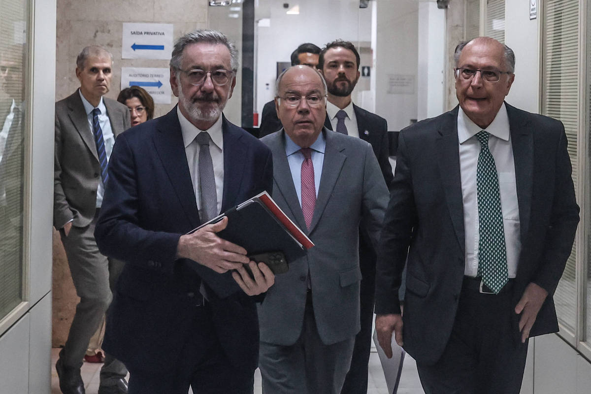 Setores Afetados pelo Tarifaço Buscam Medidas de Apoio do Governo