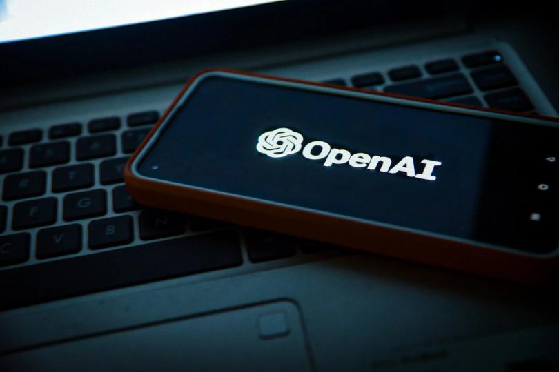 A Revolução dos Modelos de IA: Um Olhar Futurista sobre a Intersecção com Criptomoedas