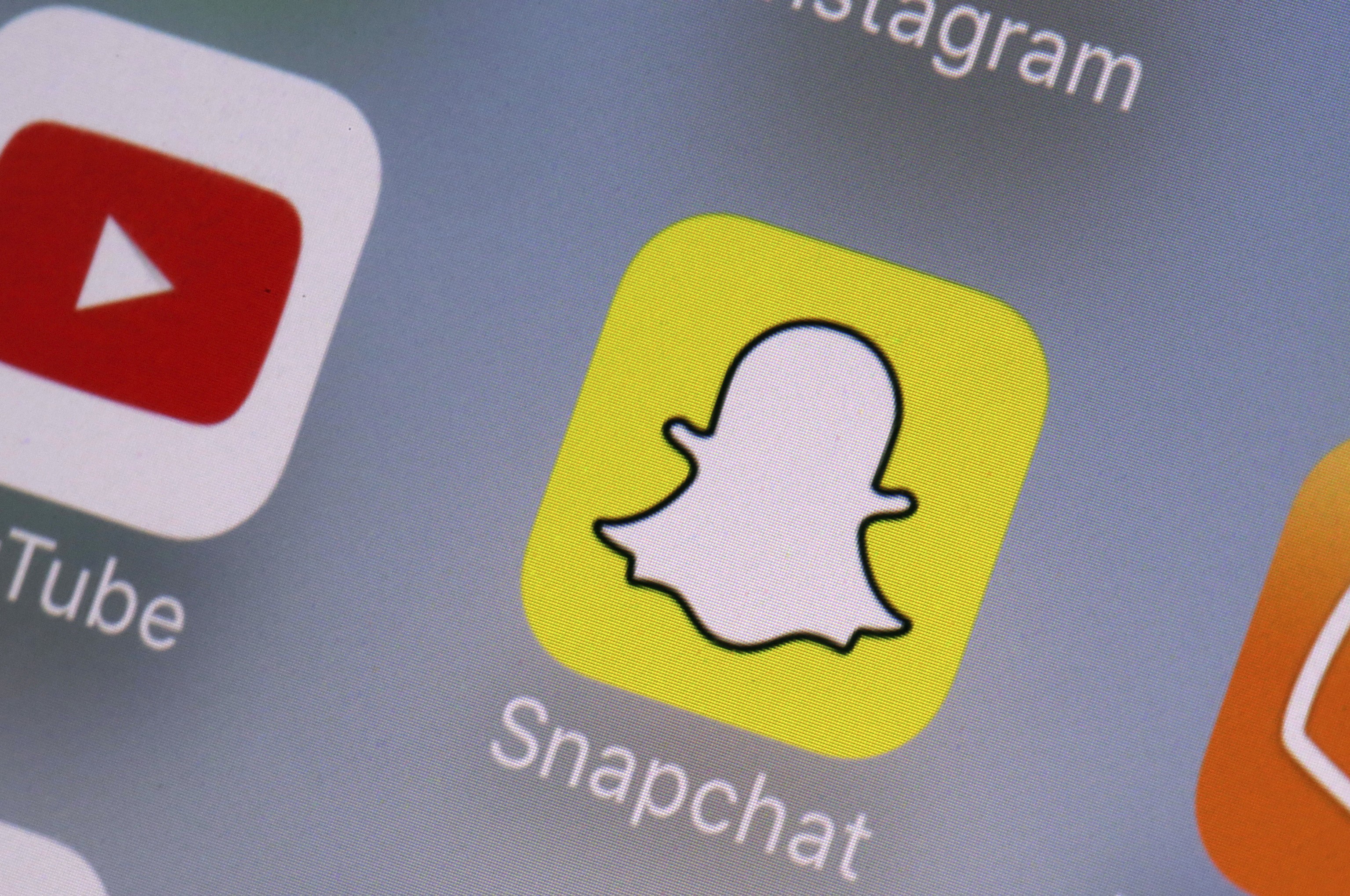 Homem é condenado por invadir contas do Snapchat e roubar fotos íntimas