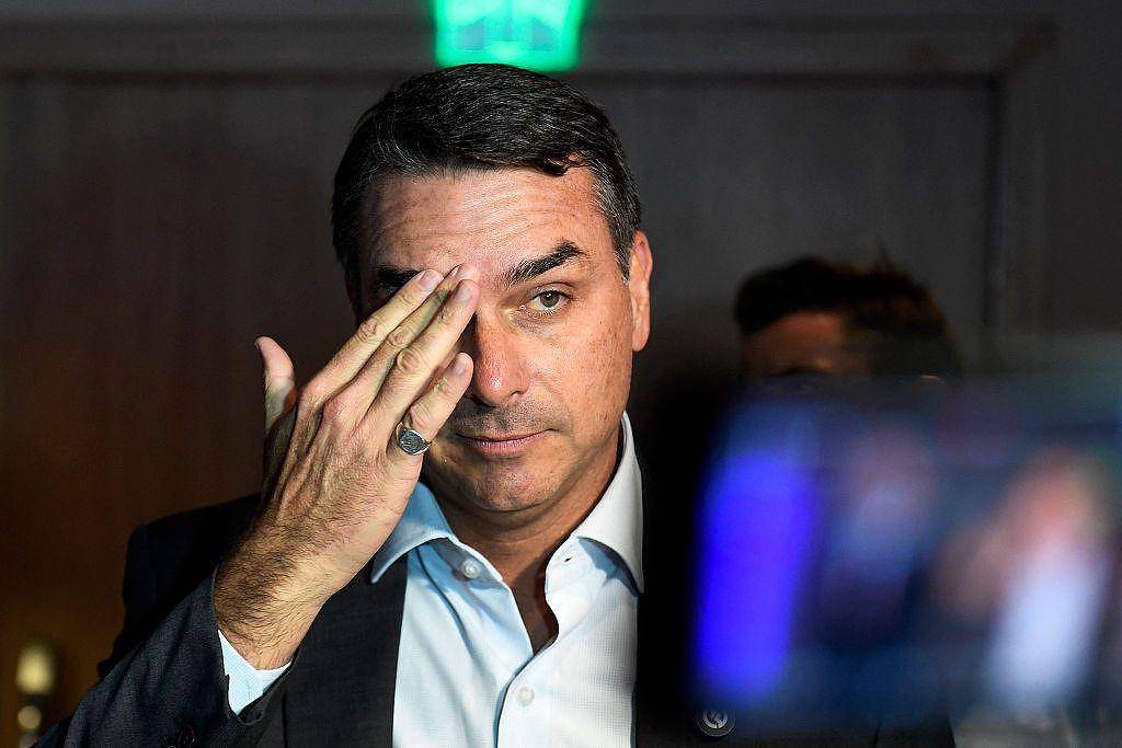 Flávio Bolsonaro Intensifica Medidas de Segurança em Campanha Eleitoral
