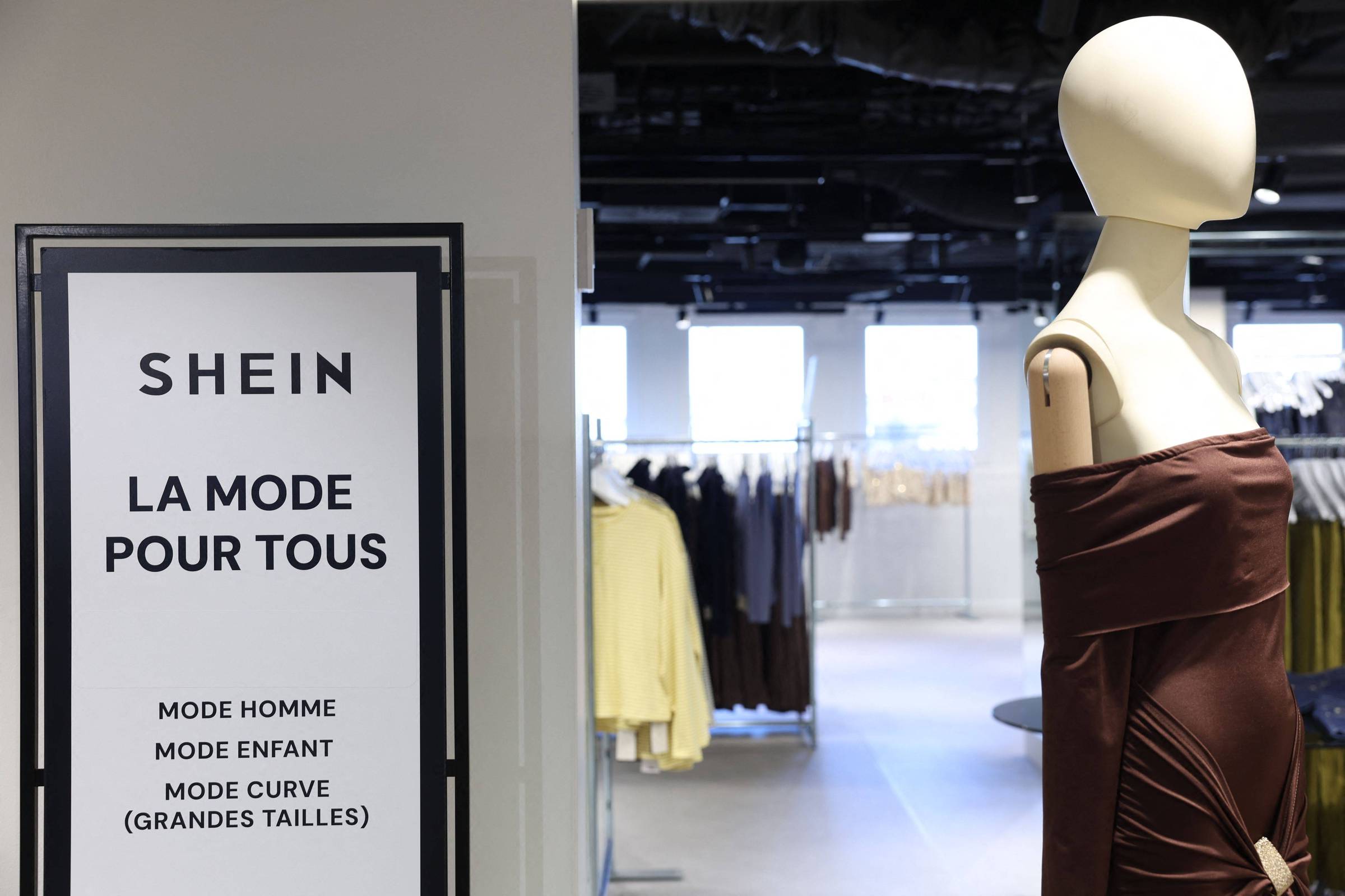 Retaliações da China em Resposta à Nova Lei Francesa contra Moda Ultrarapida