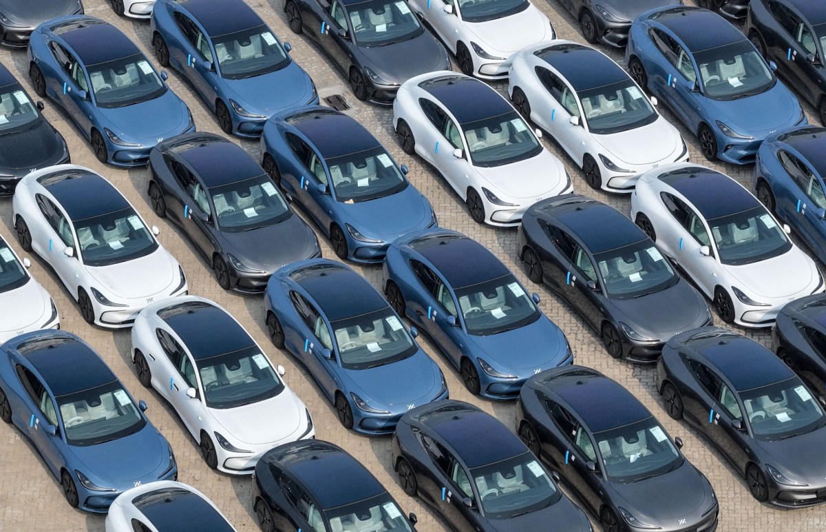 Investimentos da Tesla Disparam com Adiamentos na Produção de Cybercab, Semi e Megapack