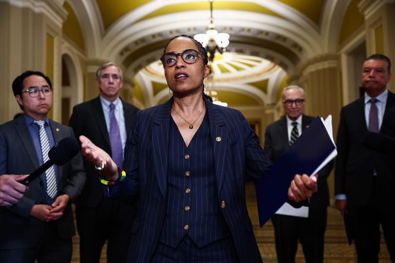 Legisladores Democratas Criticam o Crypto Clarity Act: Questões de Ética e Outras Inconsistências