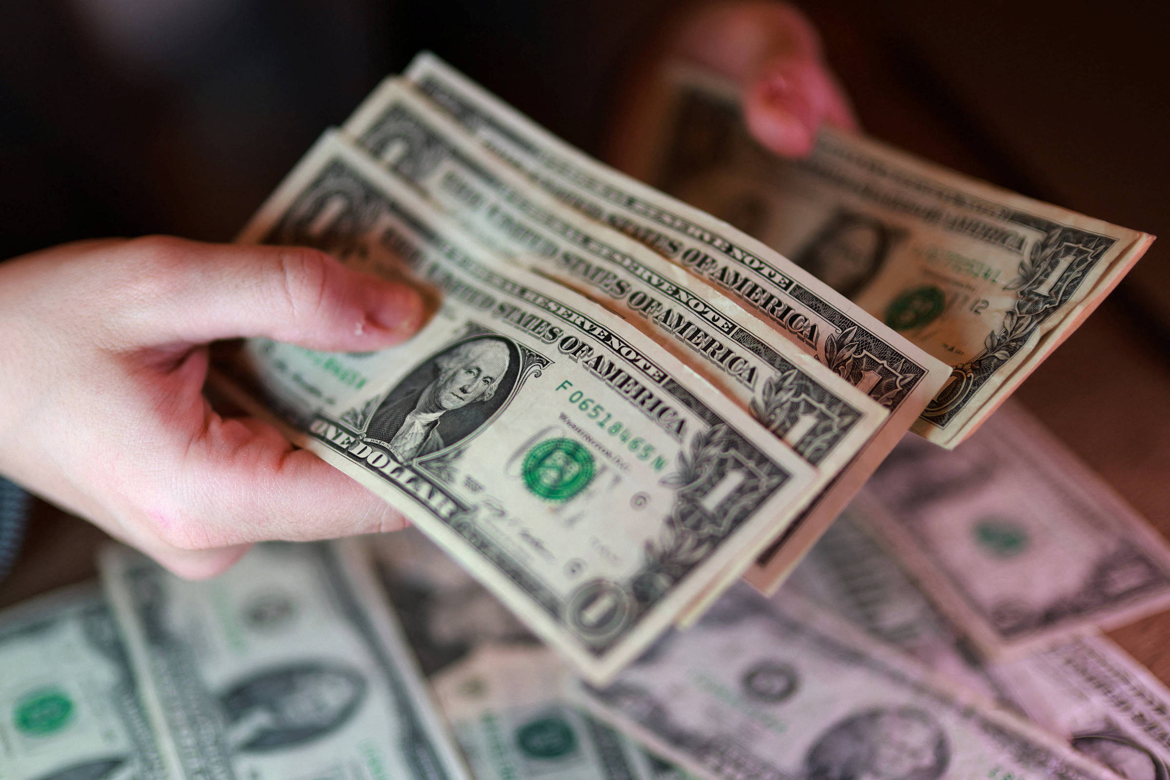 Dólar em Alta: O Que Esperar do Cenário Econômico Global
