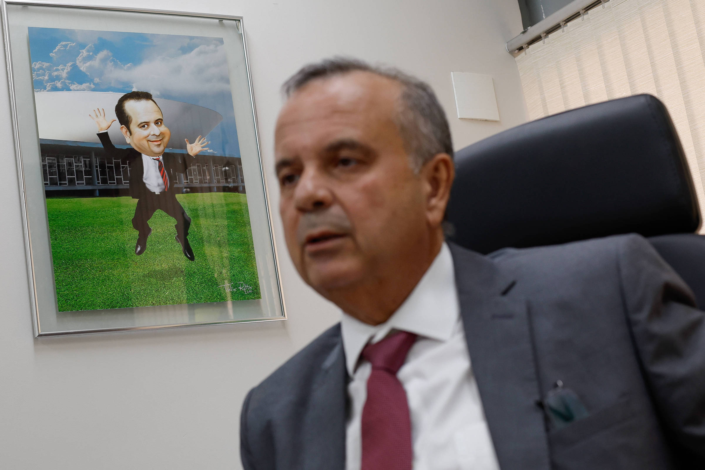 Abertura de Investigação sobre 'Dark Horse' Agita Cenário Político