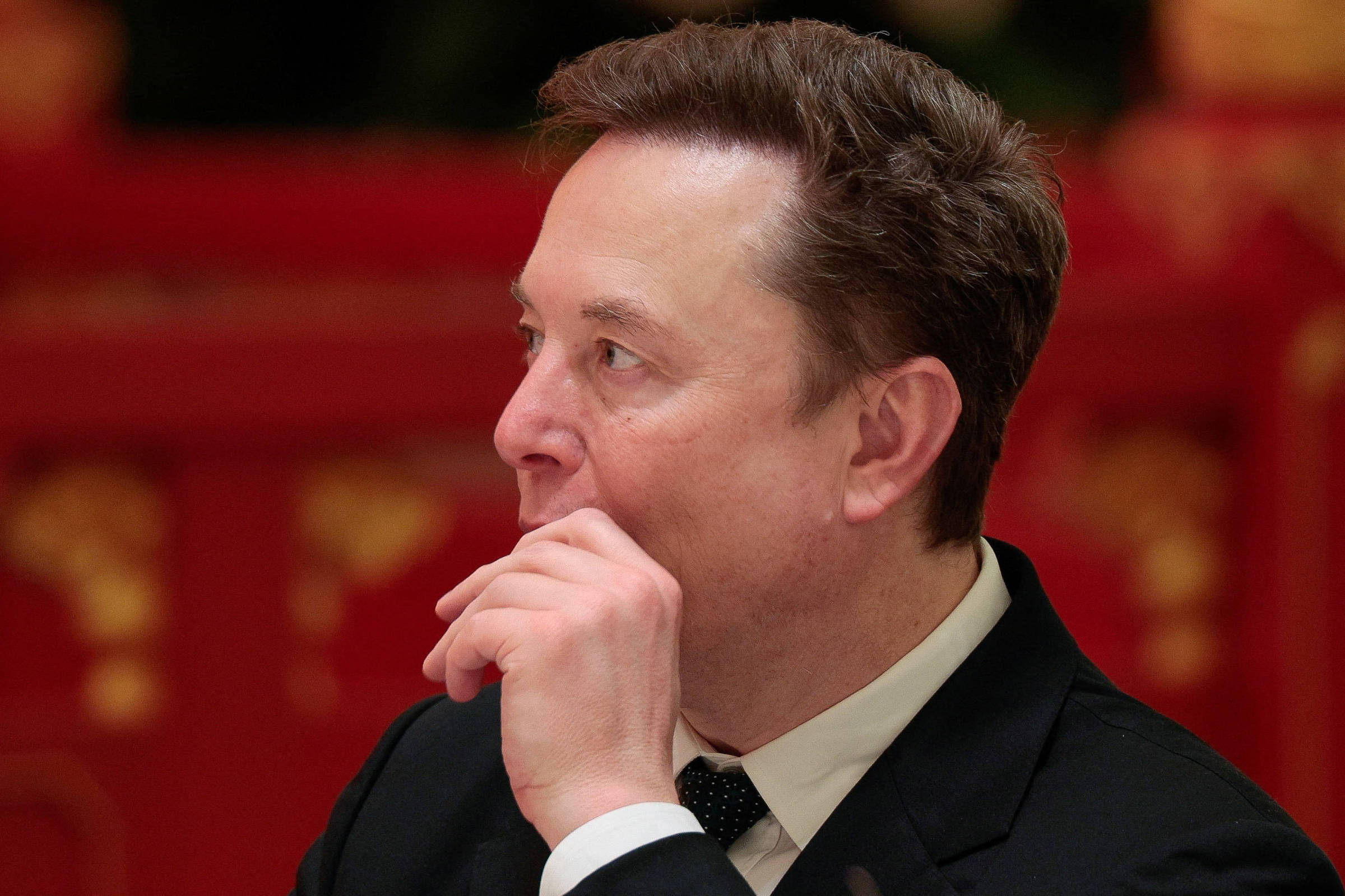 Elon Musk: A Visão do Futuro com IA, Colonização de Marte e Desafios Globais