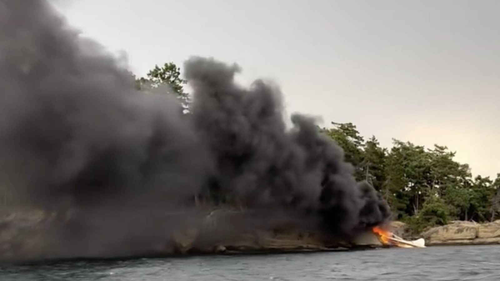 Seaplane Crash off Washington Coast: A Dramatic Rescue Amidst Chaos