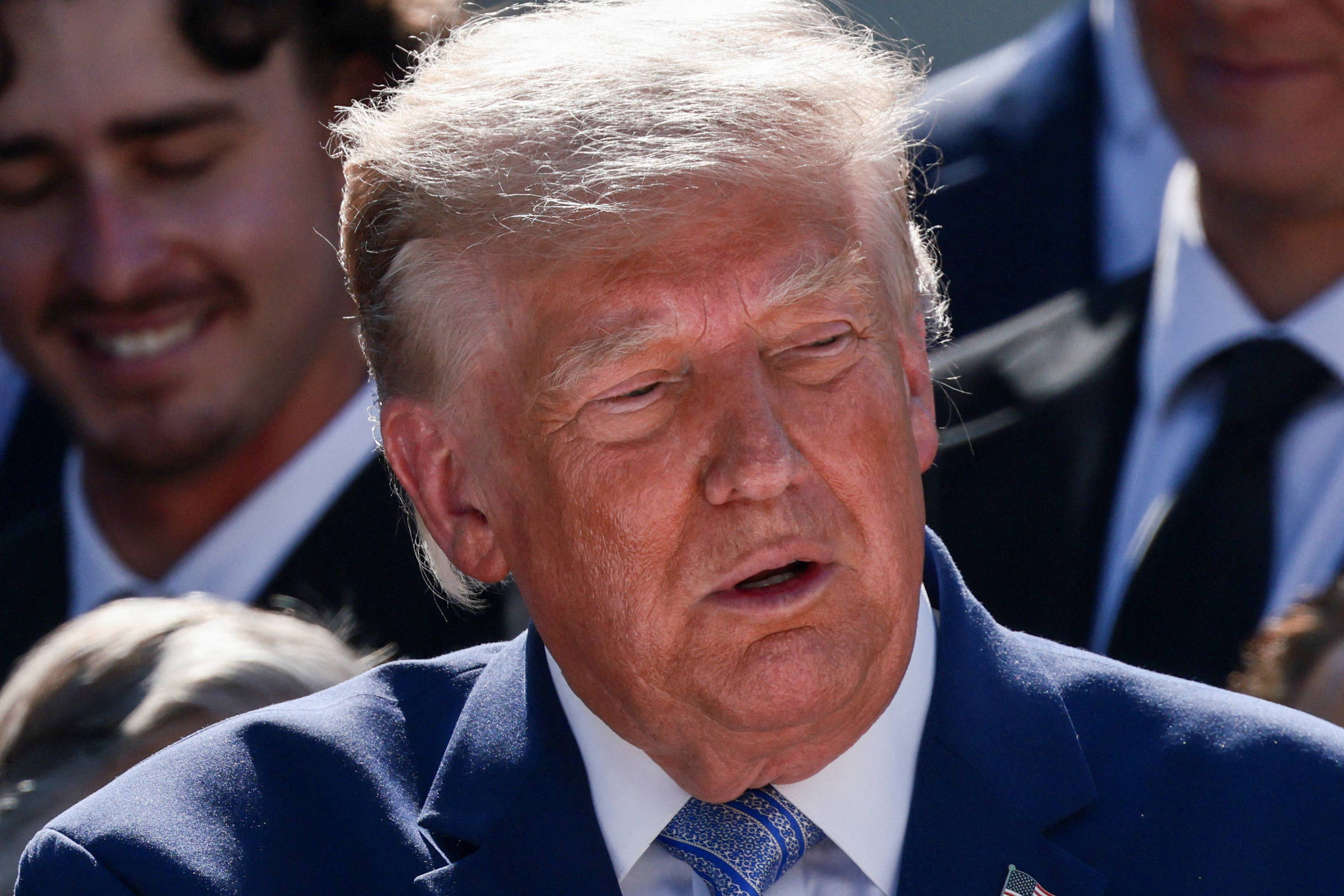 Trump Ameaça Retaliar UE com Novas Tarifas por Multas a Big Techs