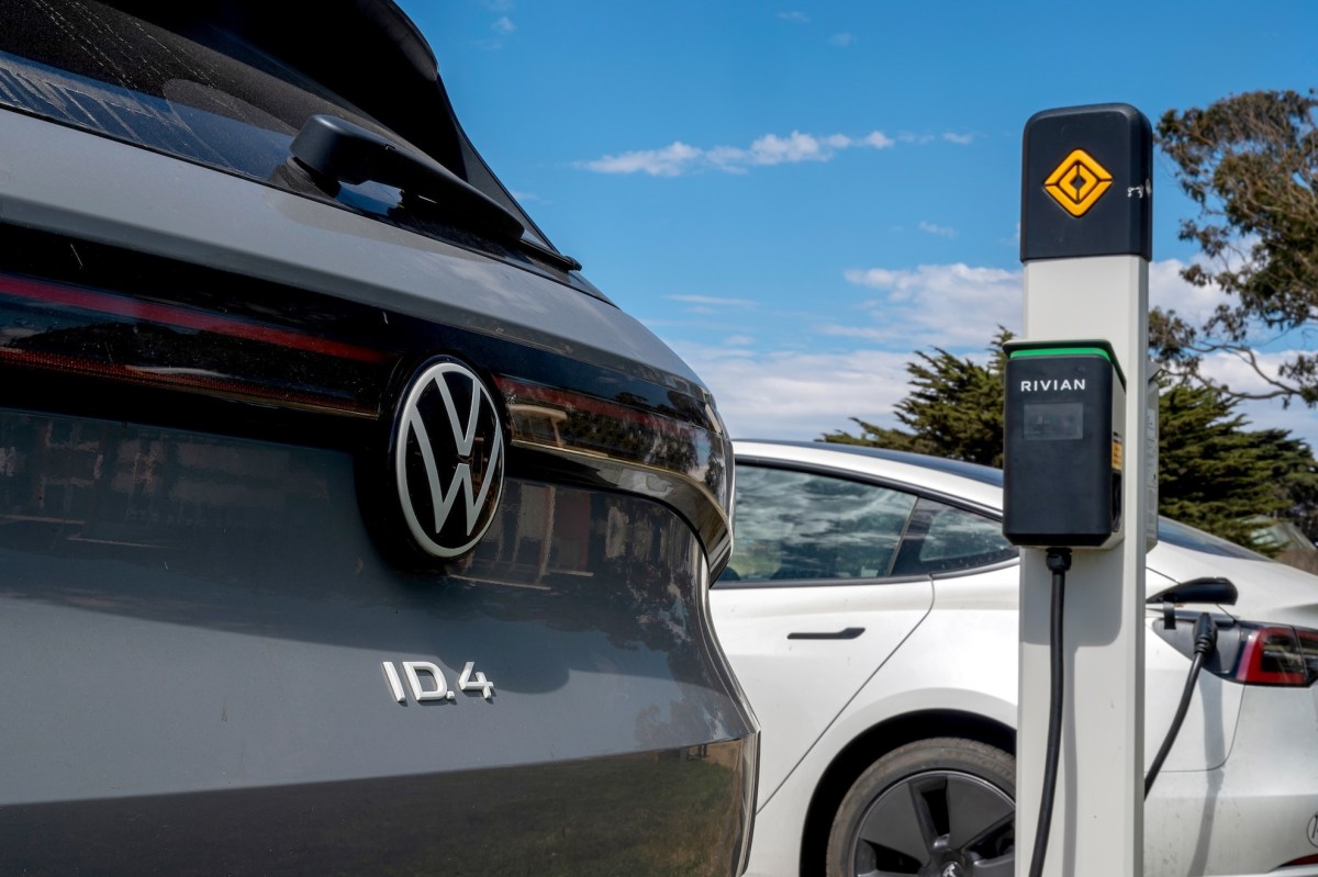 Engenheiros da Volkswagen Acusados de Insider Trading em Acordo com Rivian