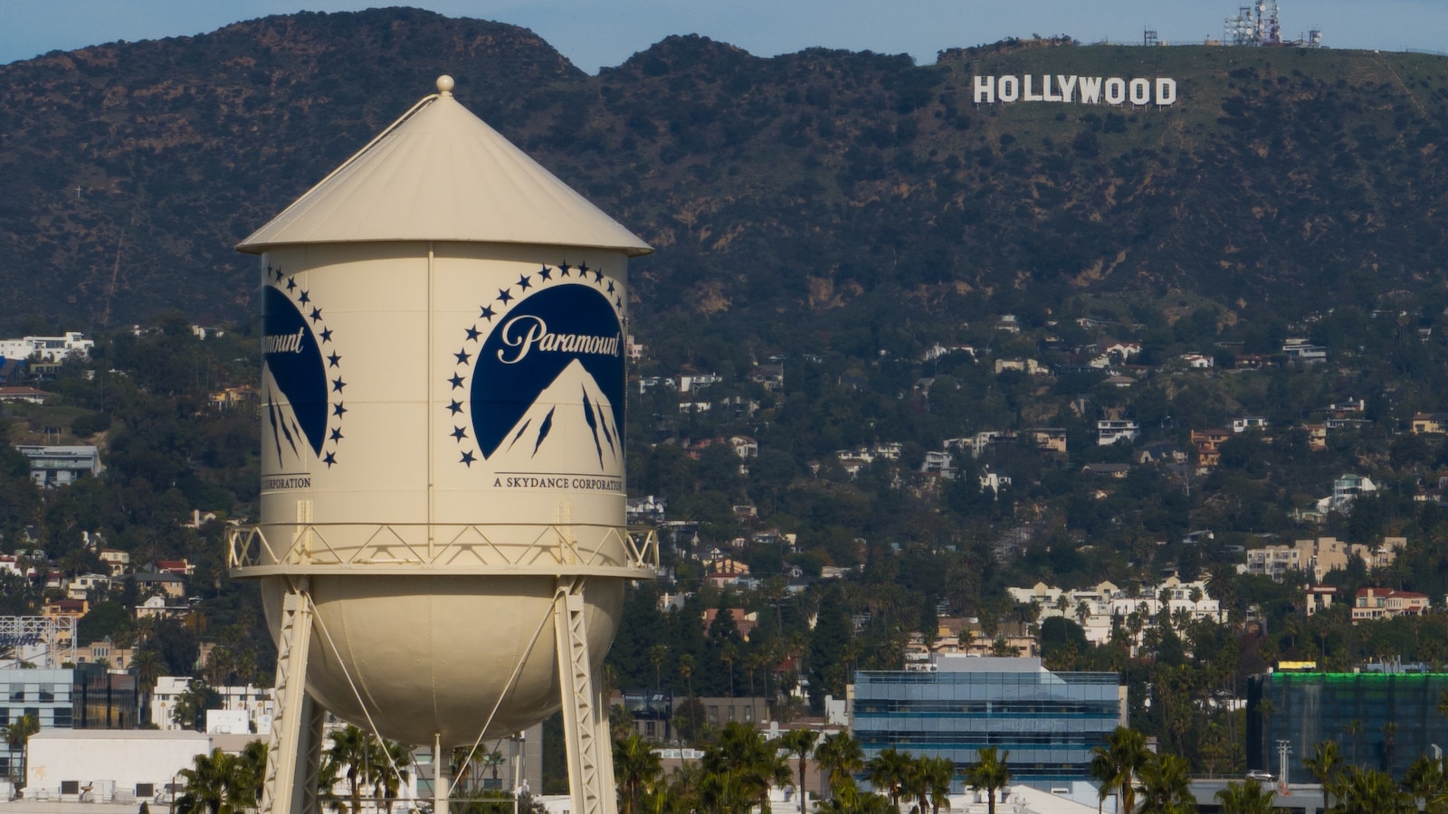 Paramount Adia Fechamento da Compra da Warner Bros Enquanto Juiz Considera Desafio
