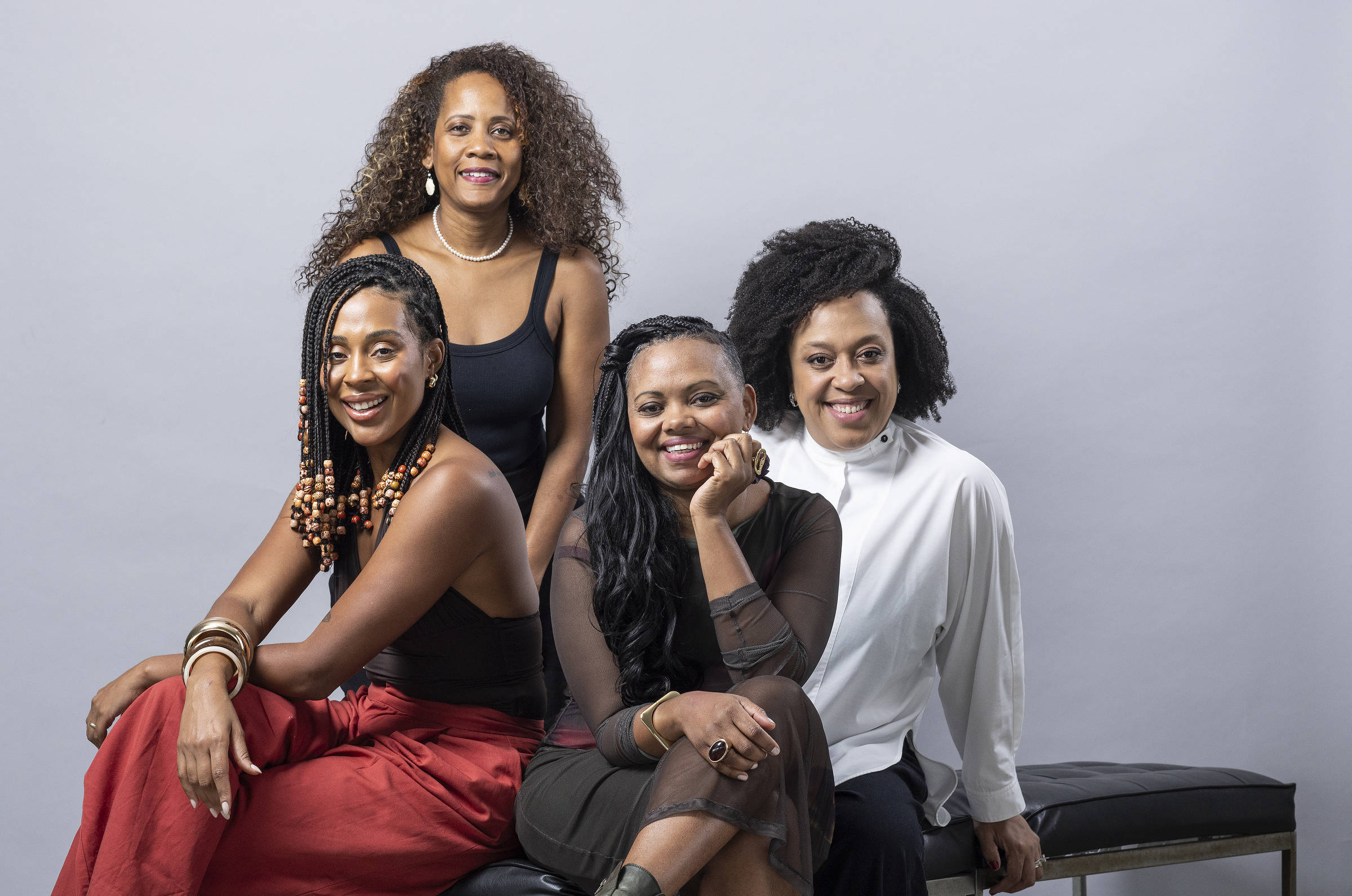 Mulheres Negras em Busca de Estabilidade e Crescimento Profissional: Conquistas e Desafios